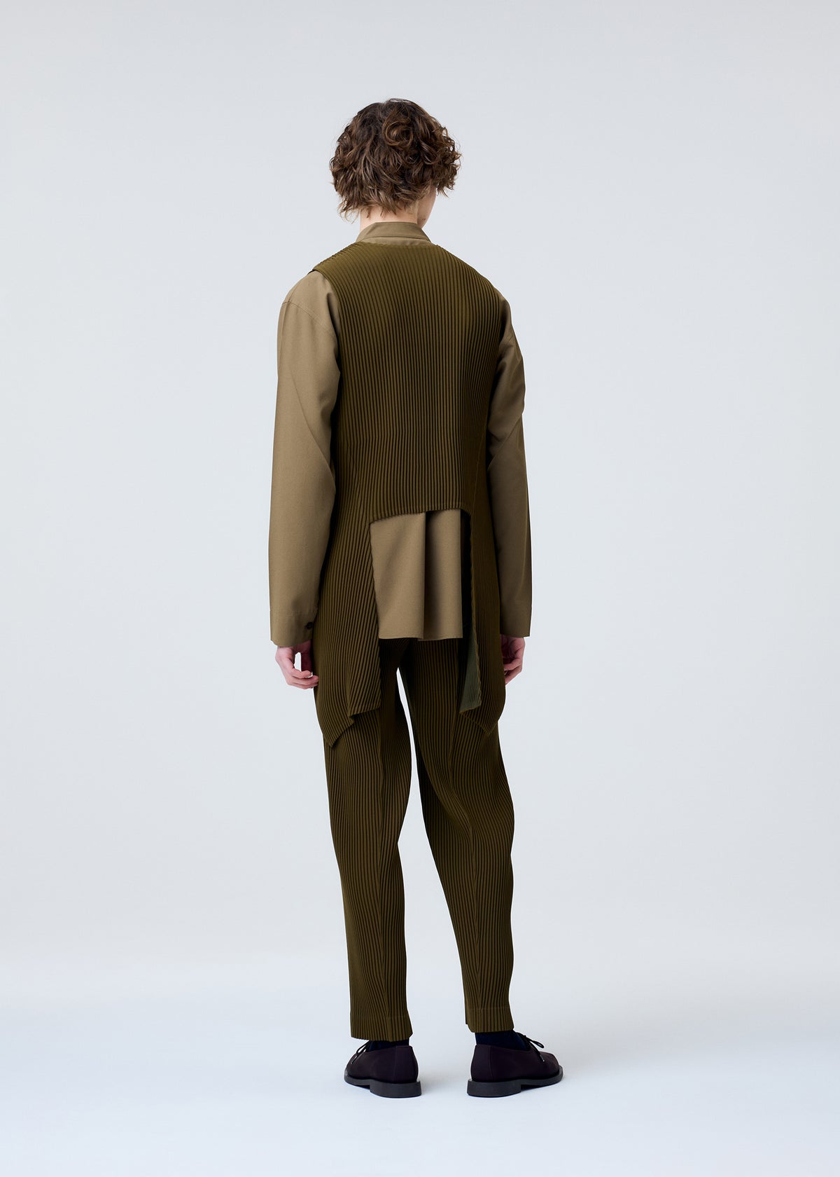 TUXEDO PLEATS、メンズ_トップス_ベスト、着用画像2