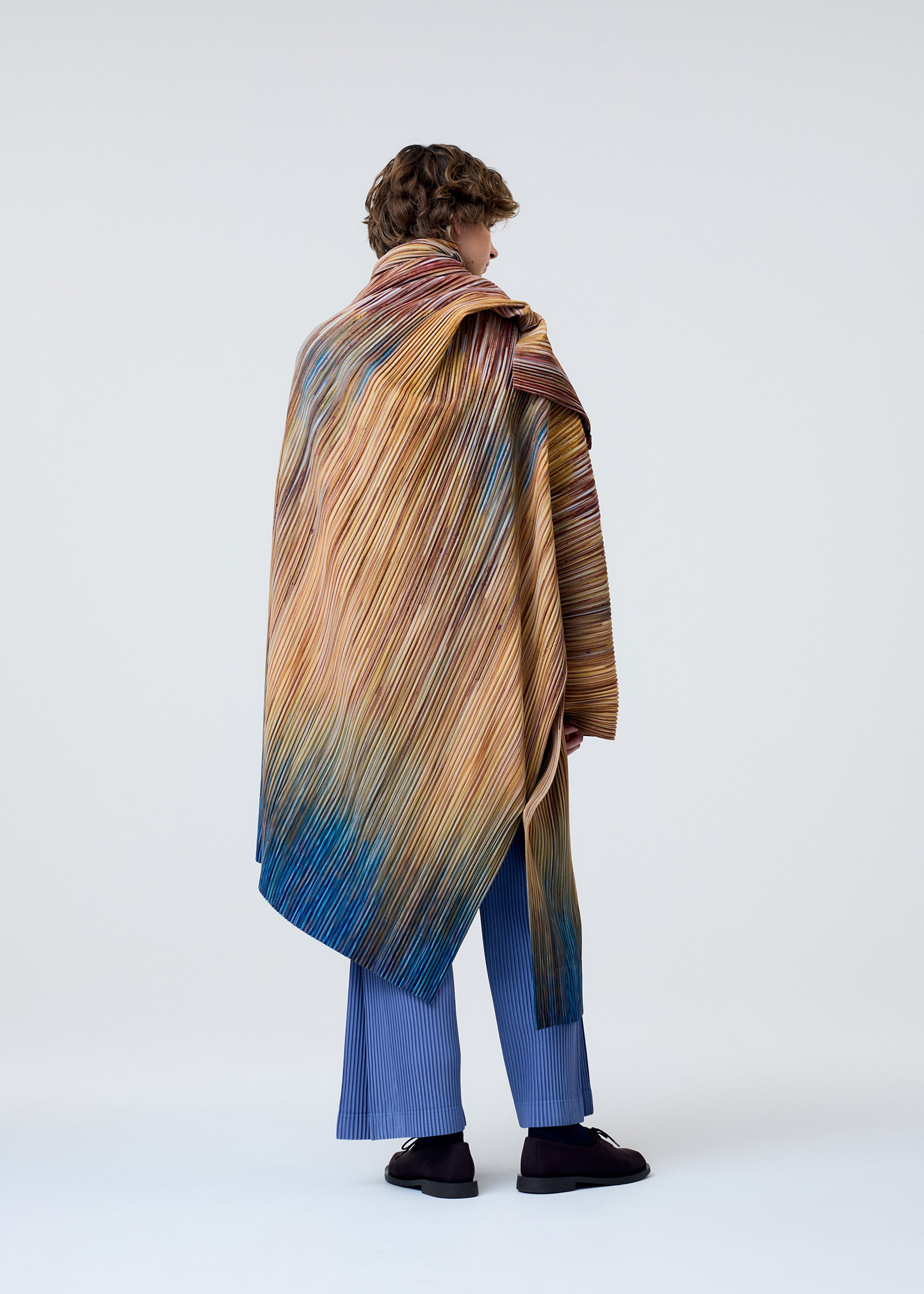 PAINT BRUSH CLOSE-UP – isseymiyake.com