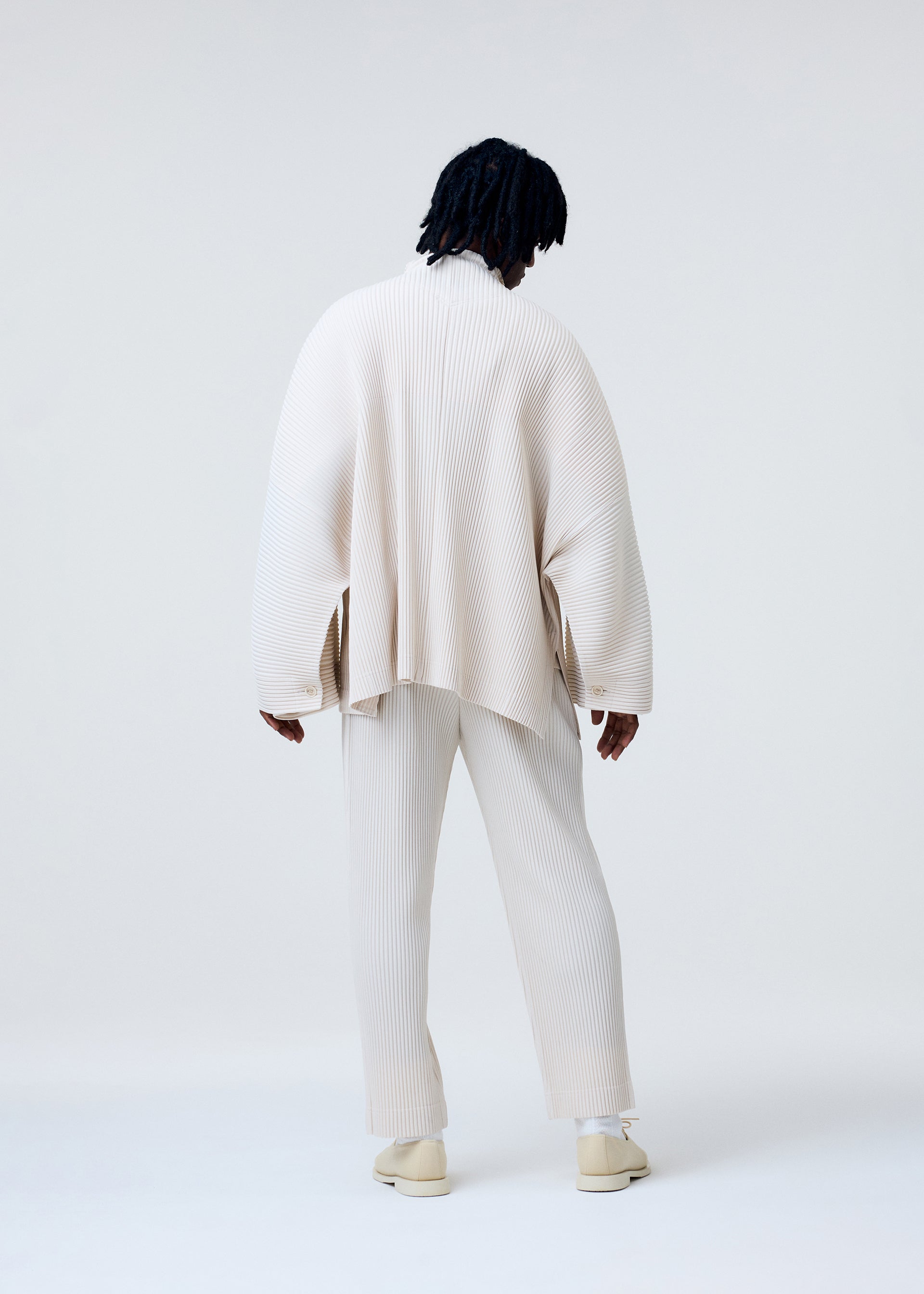ジ*ロ様 ISSEY MIYAKEのプリーツパンツ ホワイト BASICS – ISSEY MIYAKE ONLINE STORE
