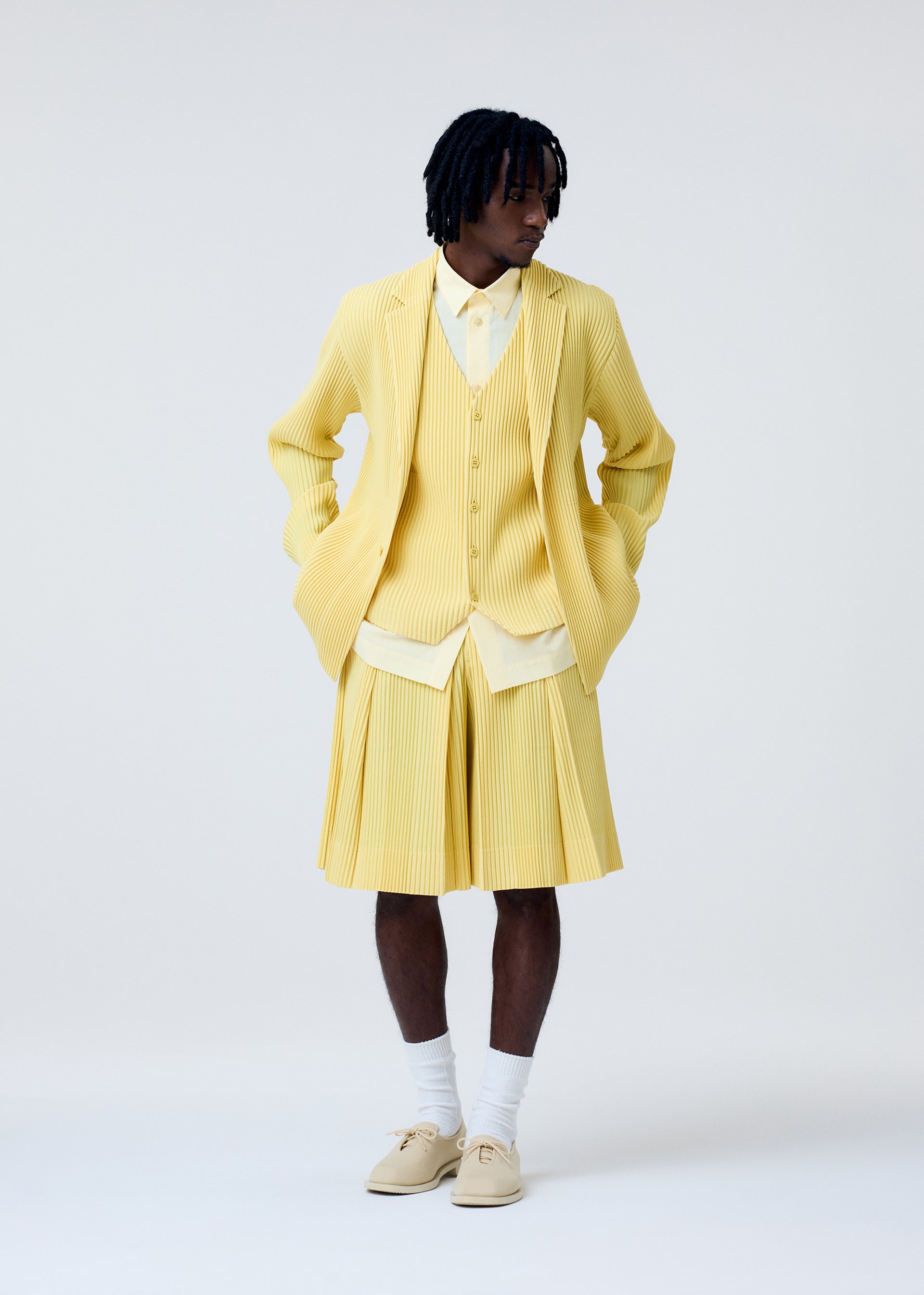 TAILORED PLEATS 2 – isseymiyake.com