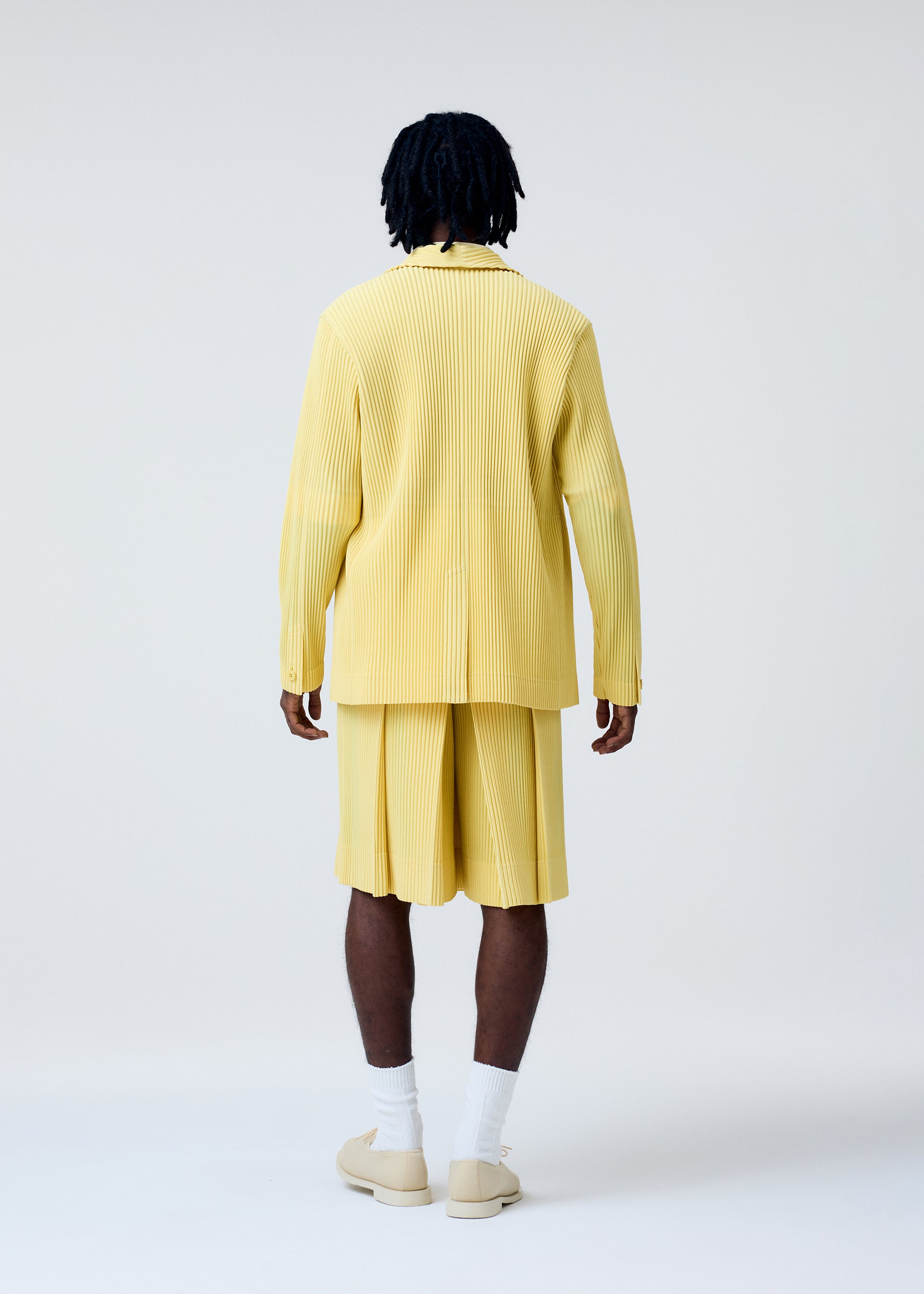 TAILORED PLEATS 2 – isseymiyake.com