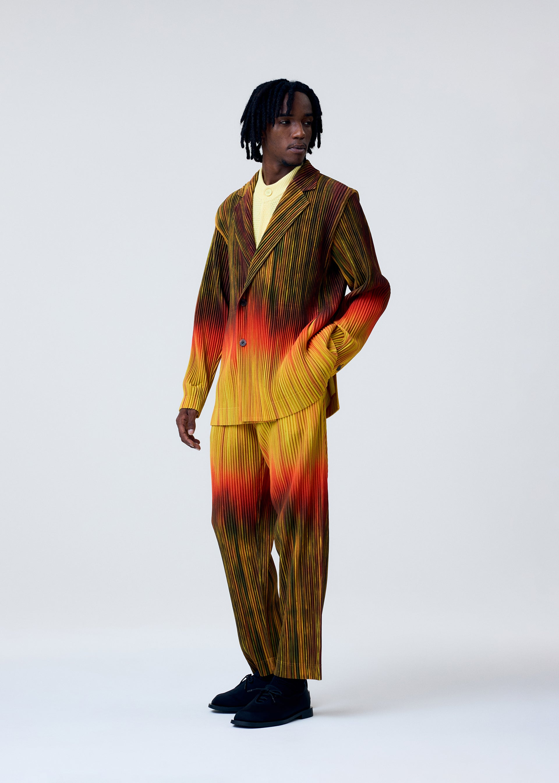 PAINT BRUSH CLOSE-UP – isseymiyake.com