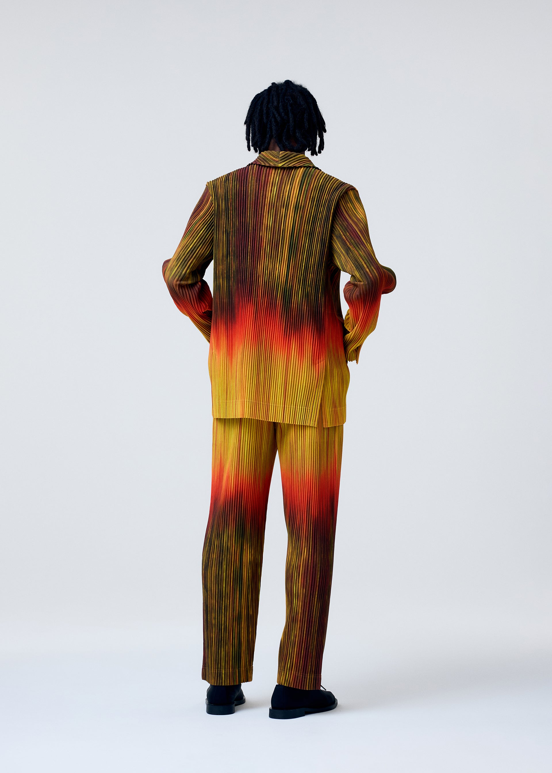 PAINT BRUSH CLOSE-UP – isseymiyake.com