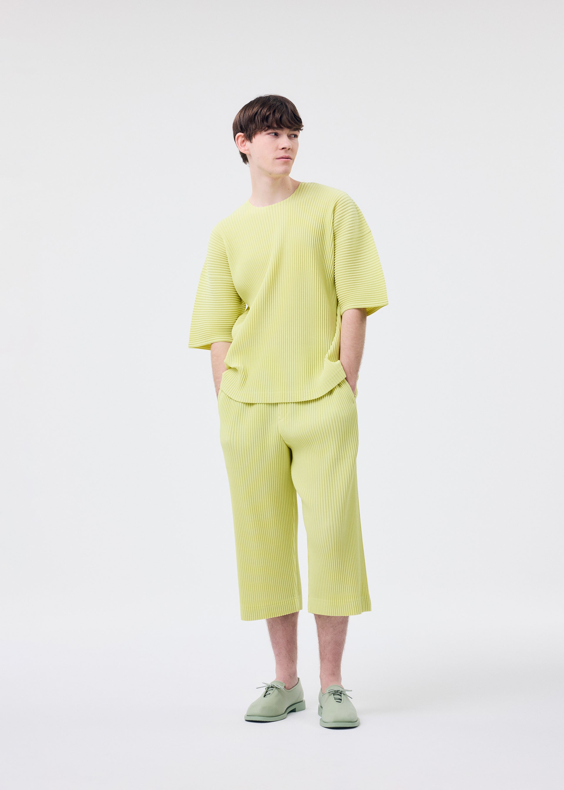 me ISSEY MIYAKE ボレロ　半袖　黄緑 Start of the SPRING SUMMER 2025 Season – ISSEY MIYAKE ONLINE STORE