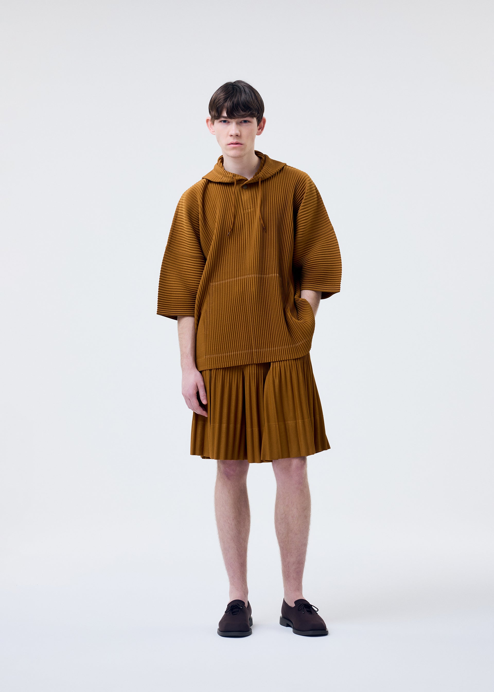みゆきっち　ベージュ MONTHLY COLORS : JUNE – isseymiyake.com