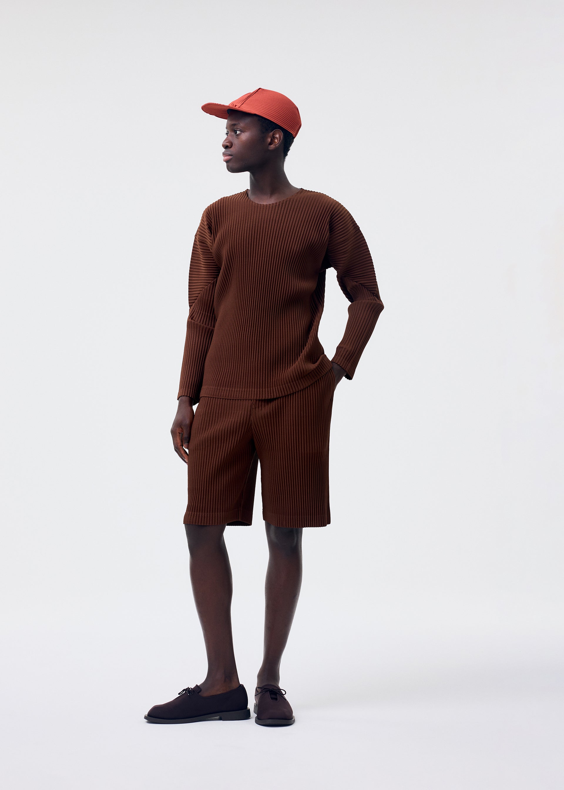 ISSEY MIYAKE タンクトップ サイズ2 ライムグリーン Introducing Items “GLOSSY LINEN” – ISSEY MIYAKE ONLINE STORE