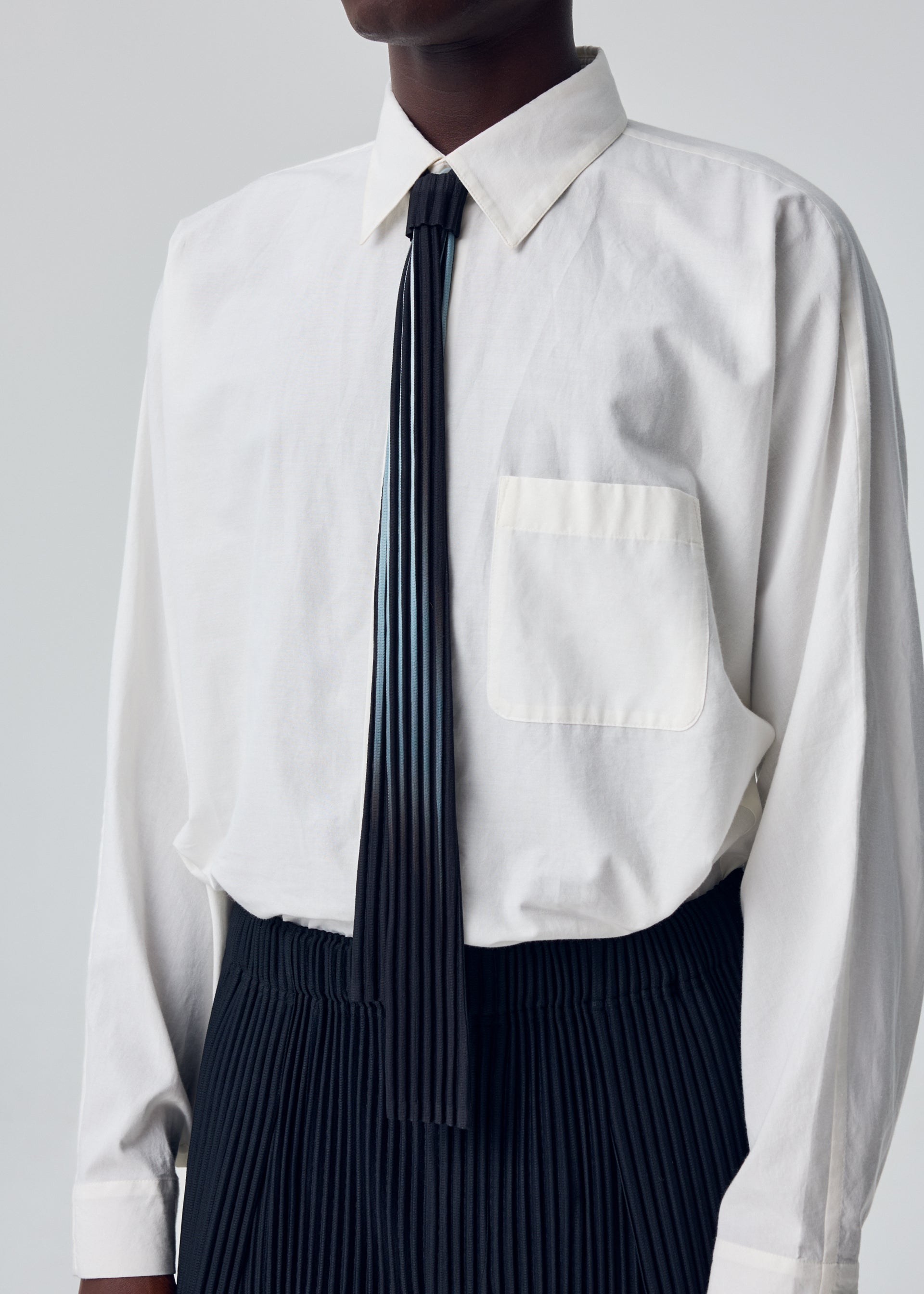 IN THE SHADOW PLEATS TIE – isseymiyake.com