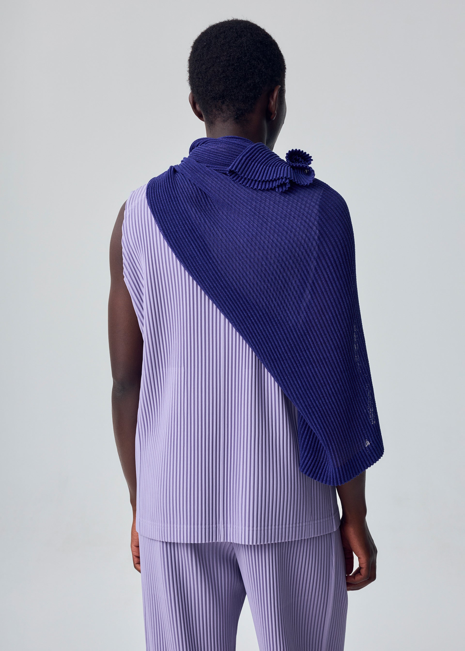 RUSTIC MESH STOLE – isseymiyake.com
