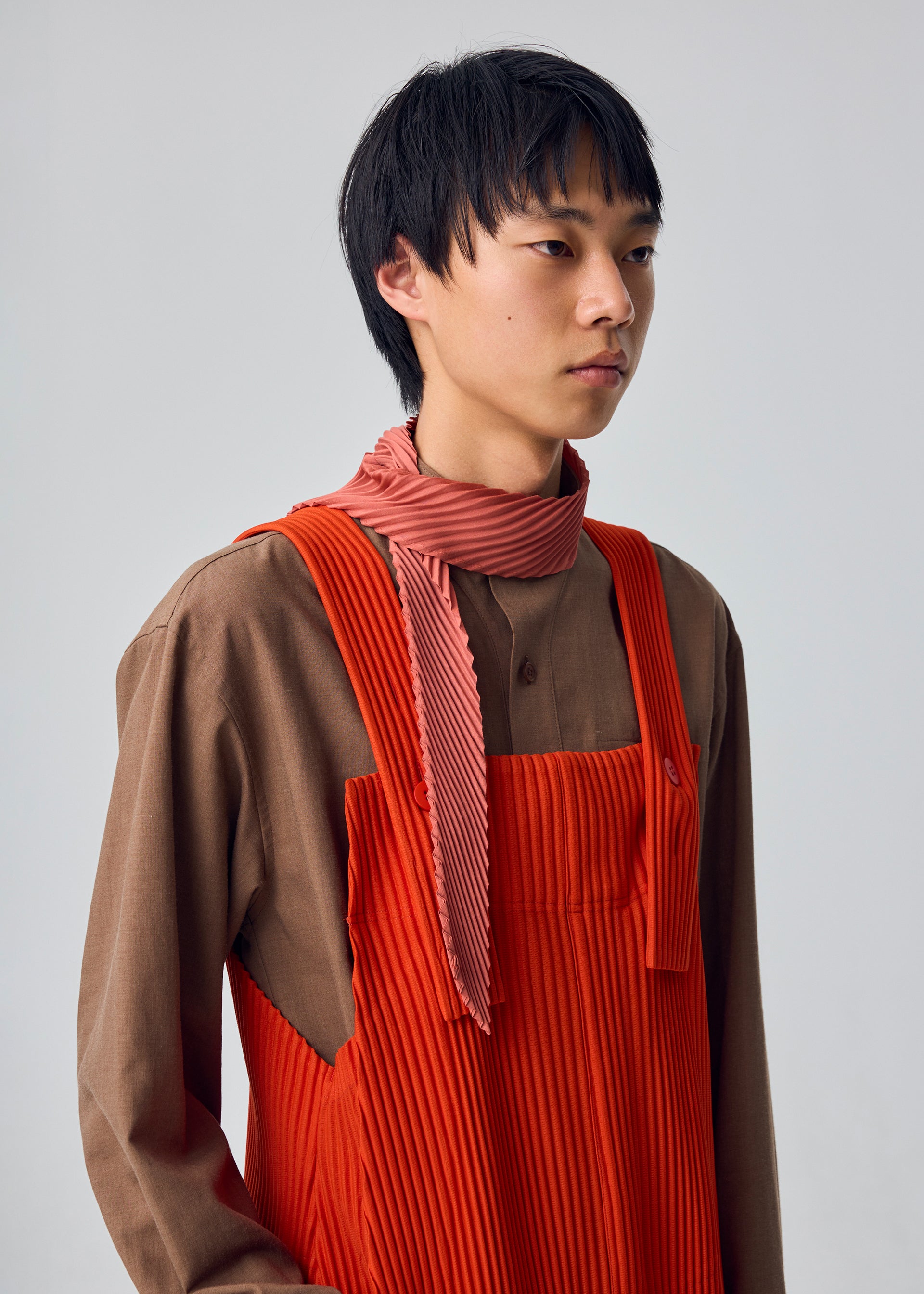 PLEATS STOLE – isseymiyake.com