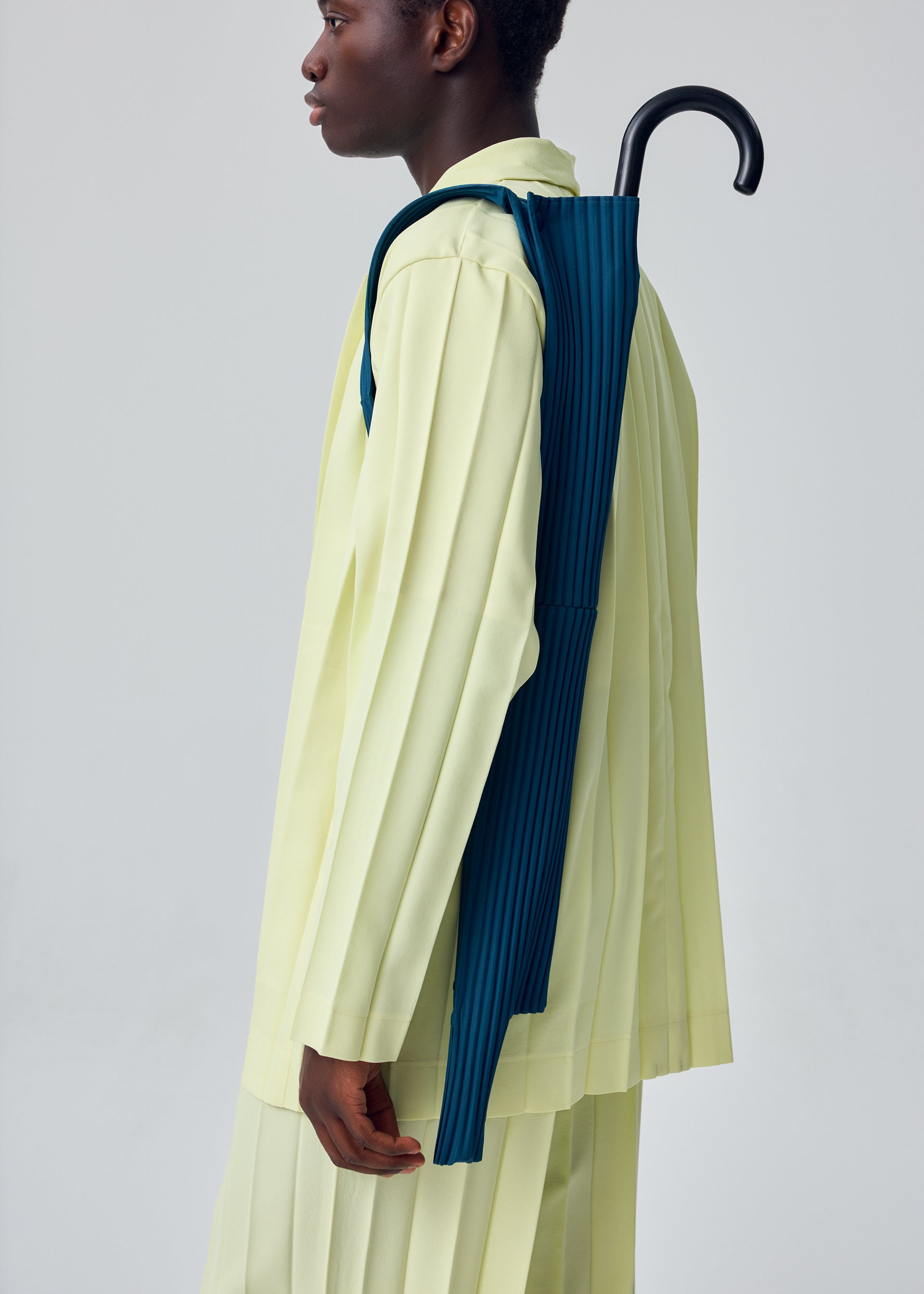 UMBRELLA PLEATS BAG、バッグ&財布_ハンドバッグ、着用画像3