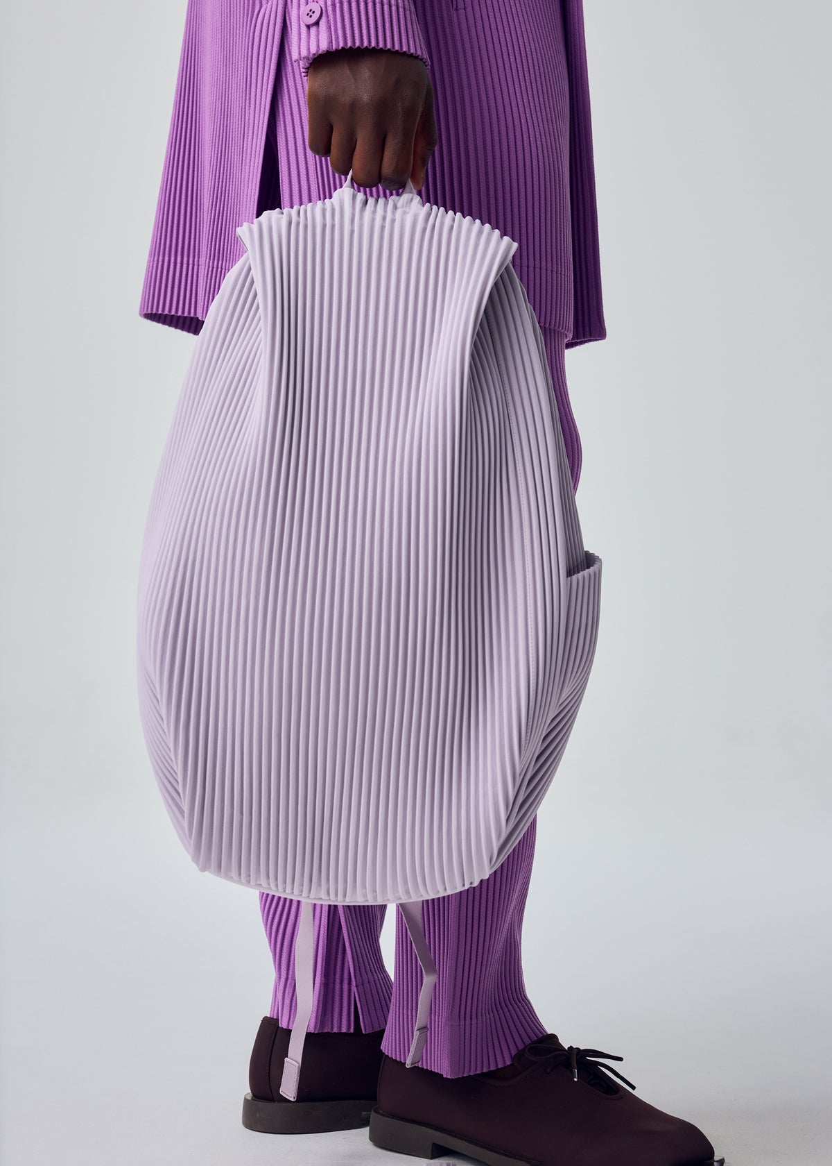 PLEATS BACKPACK、バッグ&財布_バックパック、着用画像2