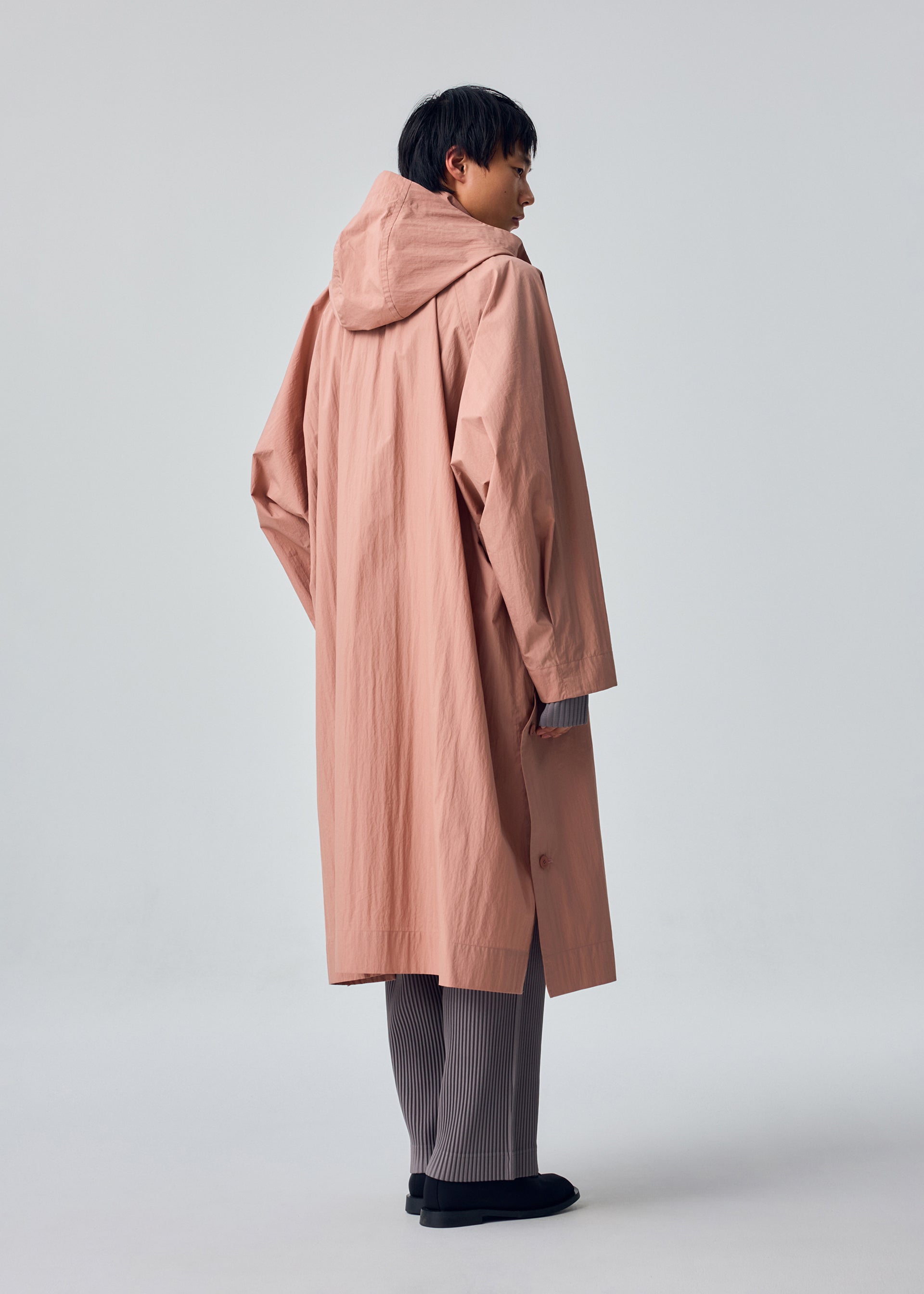 SLIT COAT – isseymiyake.com SLIT COAT – isseymiyake.com