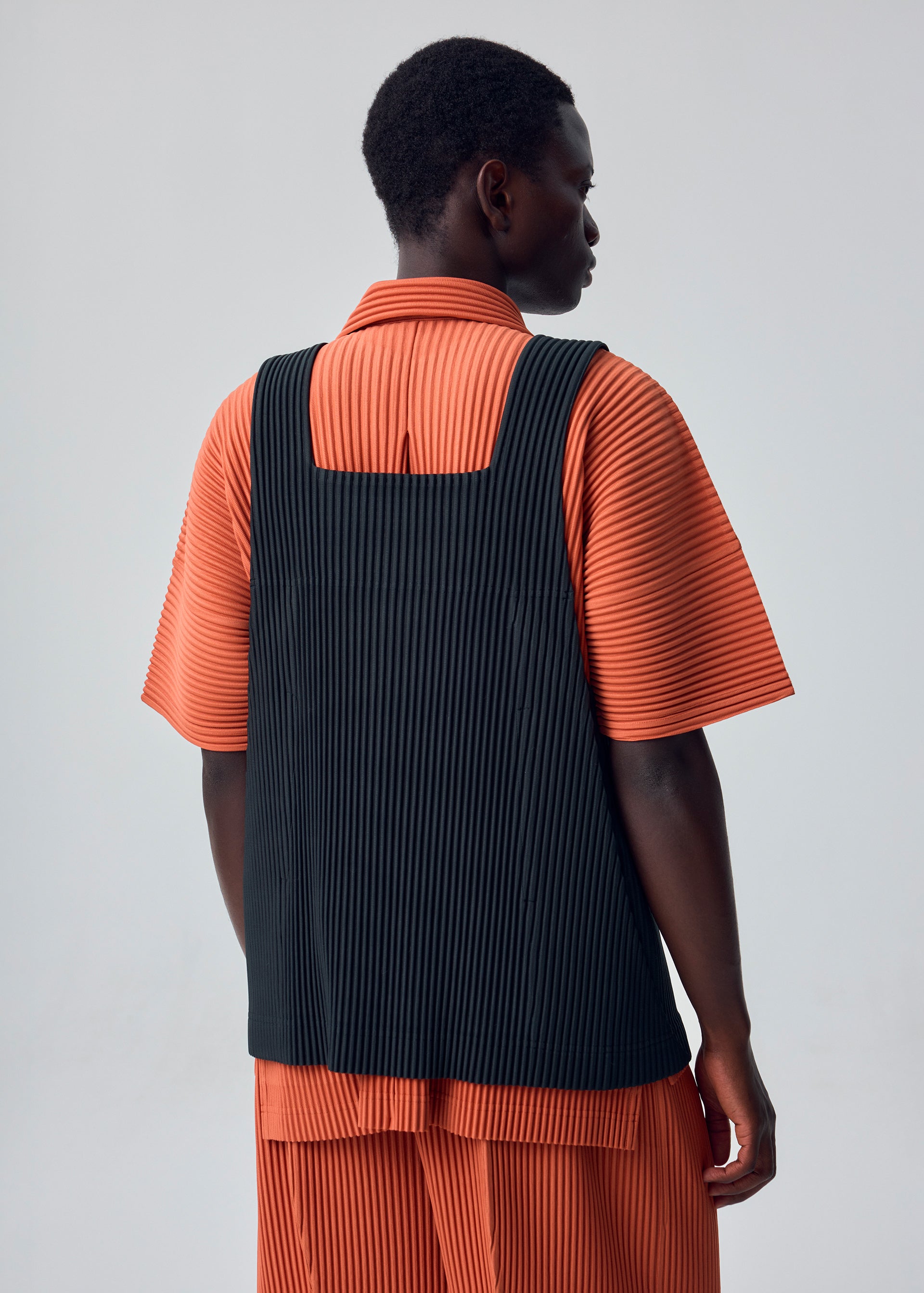 MONTHLY COLORS : AUGUST – isseymiyake.com