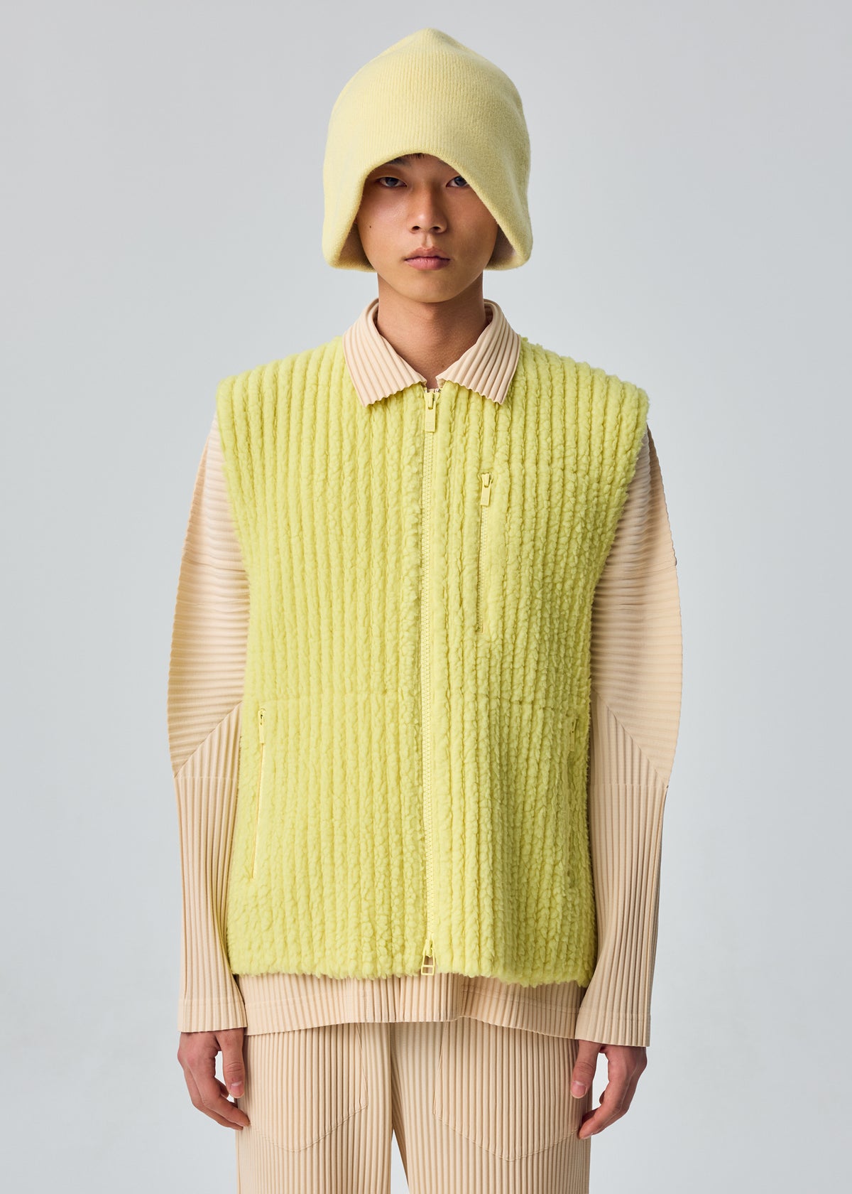 FLEECE PLEATS、メンズ_トップス_ベスト、着用画像3