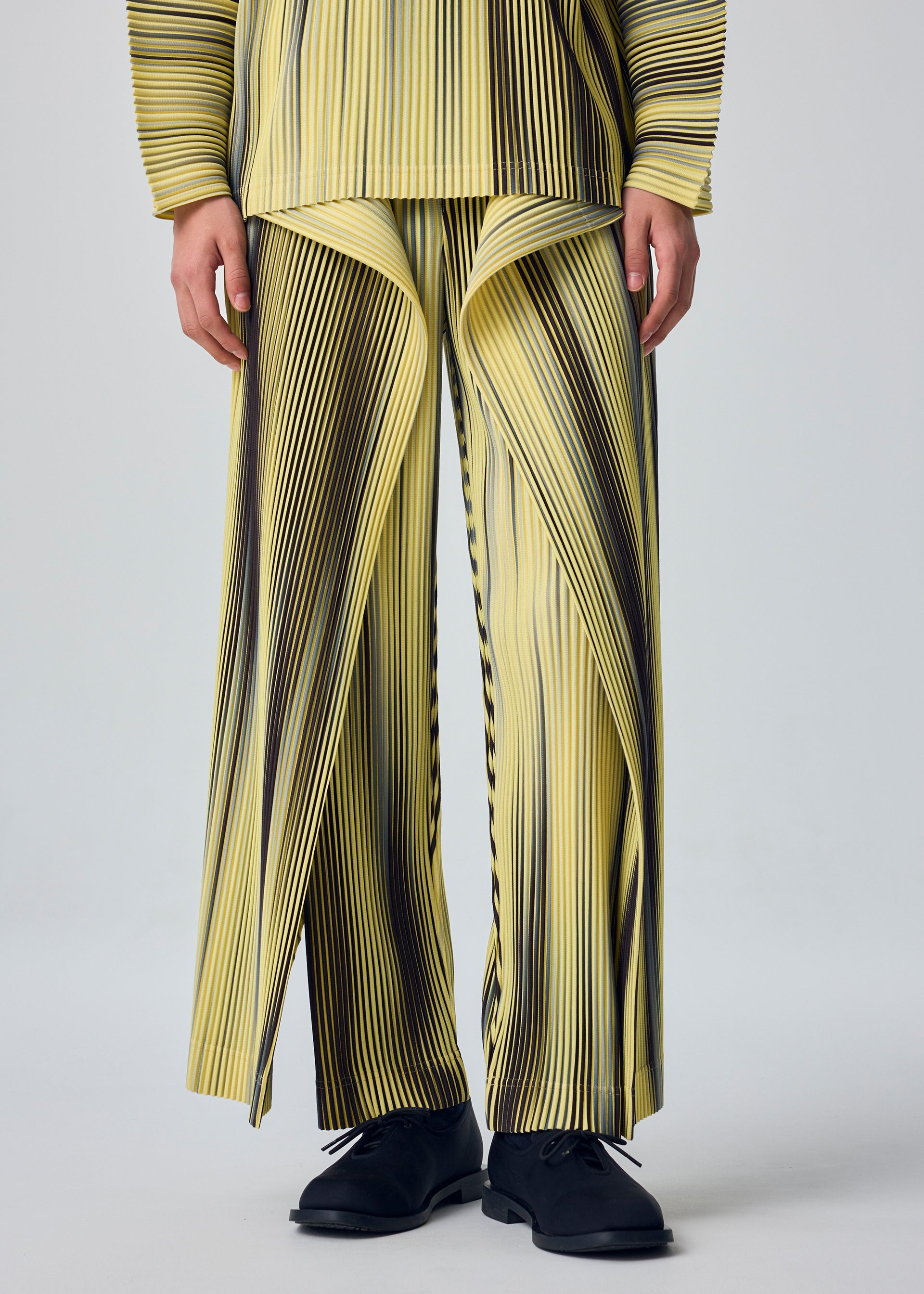 BLEND OF LIGHTS – isseymiyake.com