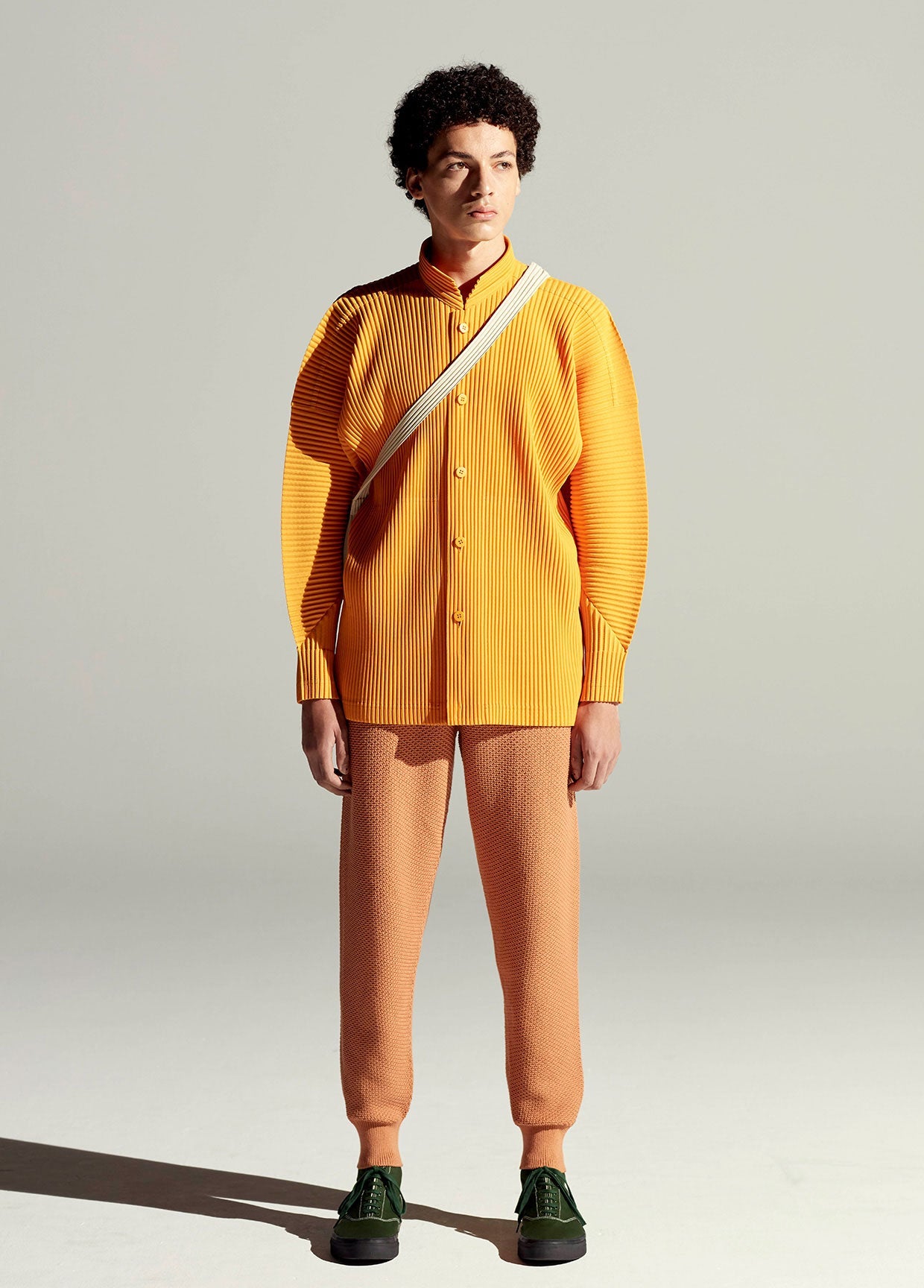早い者勝ち‼️ HOMME PLISSÉ ISSEY MIYAKE クロップドパン HOMME PLISSÉ ISSEY MIYAKE コレクション SPRING SUMMER 2022