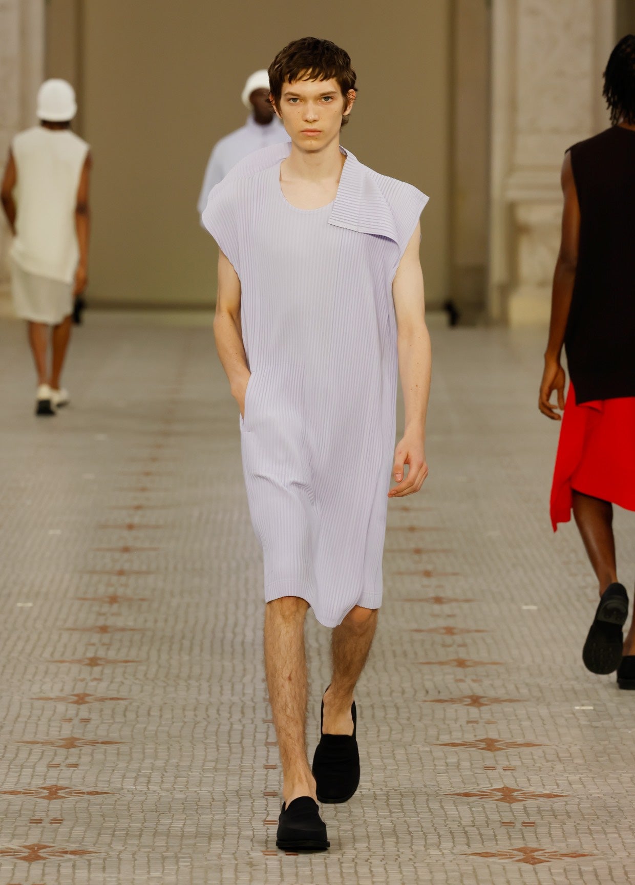 オムプリッセ サマーニット アイボリー HOMME PLISSE HOMME PLISSÉ ISSEY MIYAKE コレクション SPRING SUMMER 2021