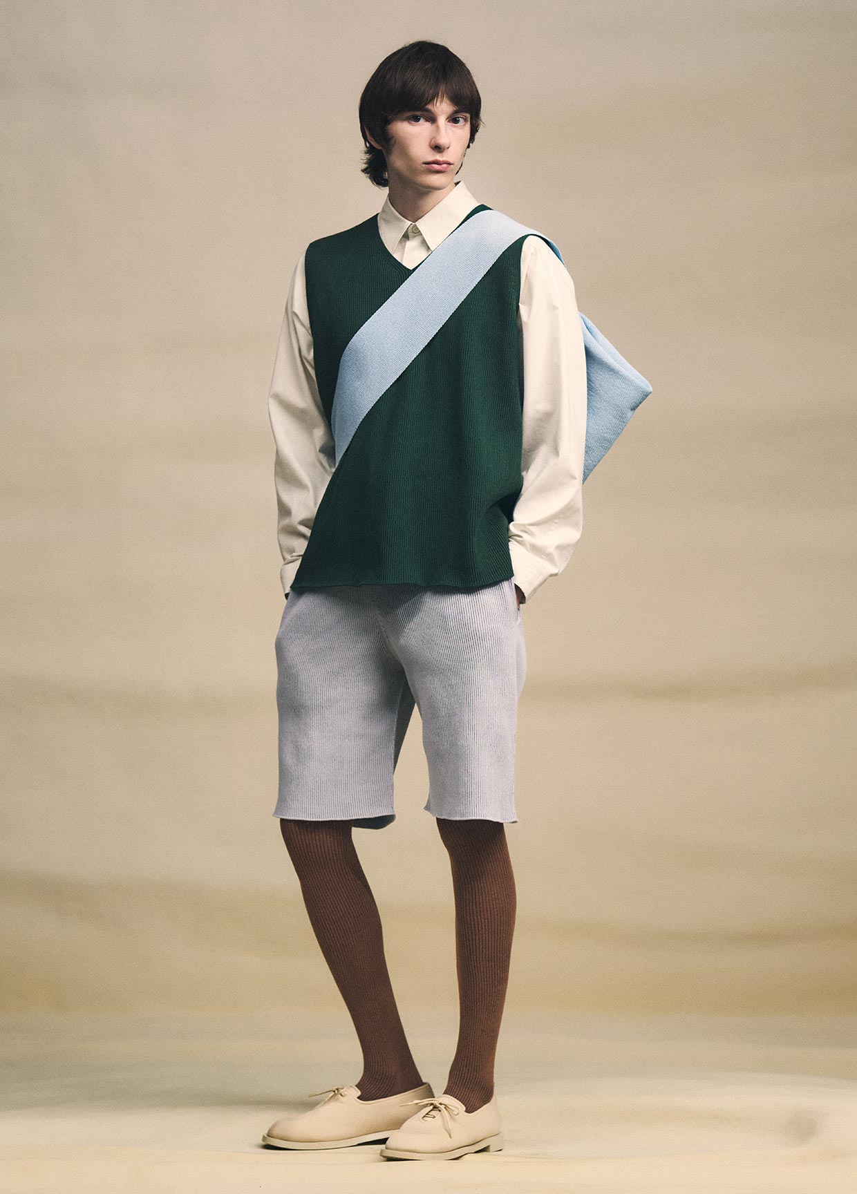 64449　ISSEY MIYAKE　タンクトップ HOMME PLISSÉ ISSEY MIYAKE LOOK 06 – isseymiyake.com