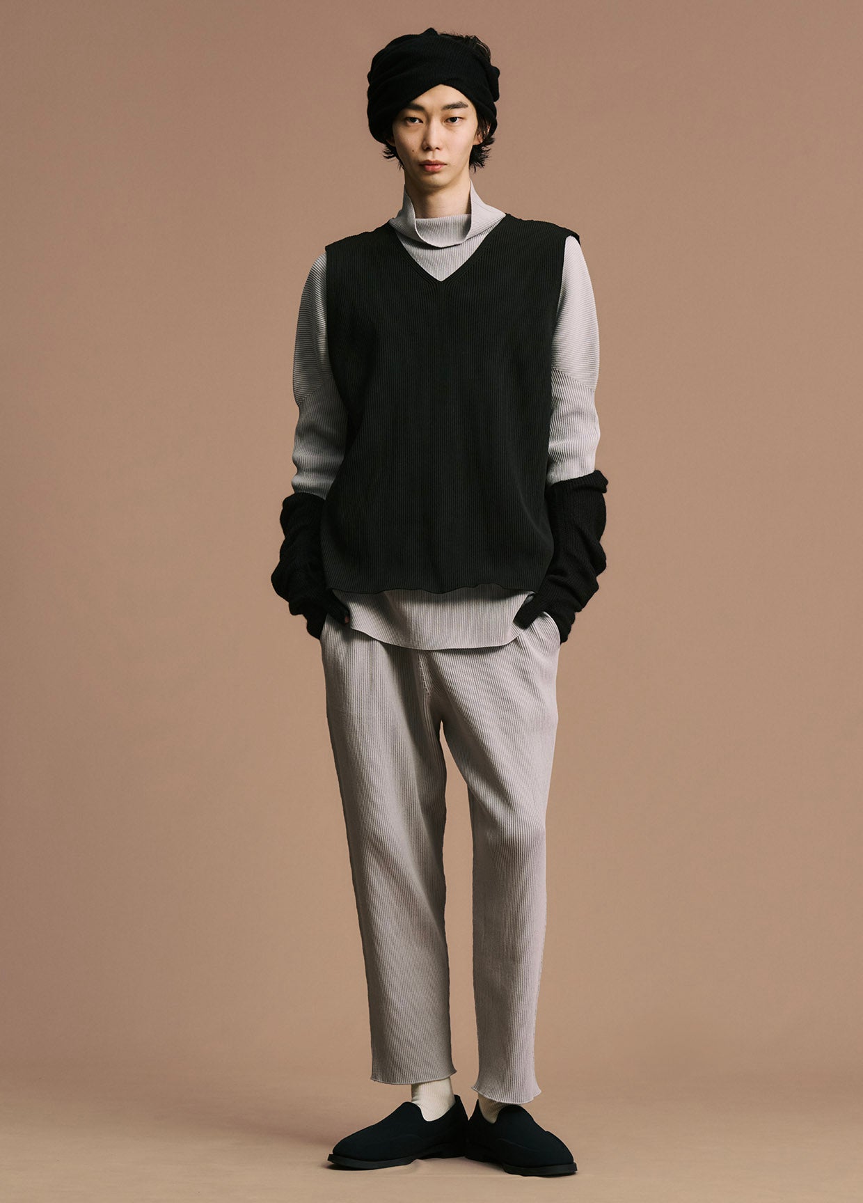 【月さま専用】HOMME PLISSÉ ISSEY MIYAKE 変形ベスト 人気ドメスティックブランド【HOMME PLISSE ISSEY MIYAKE/オム