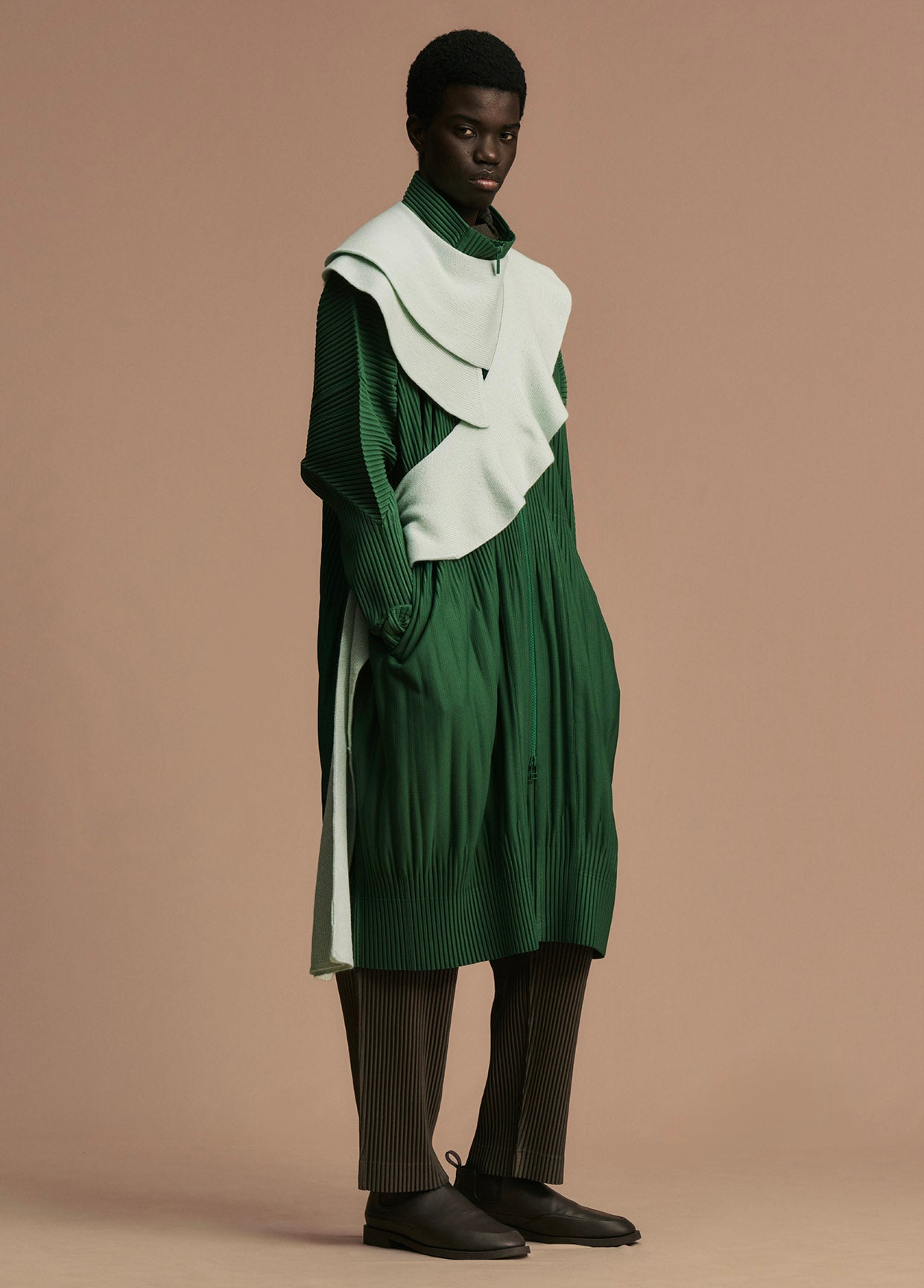 HOMME PLISSÉ ISSEY MIYAKE ルック – isseymiyake.com