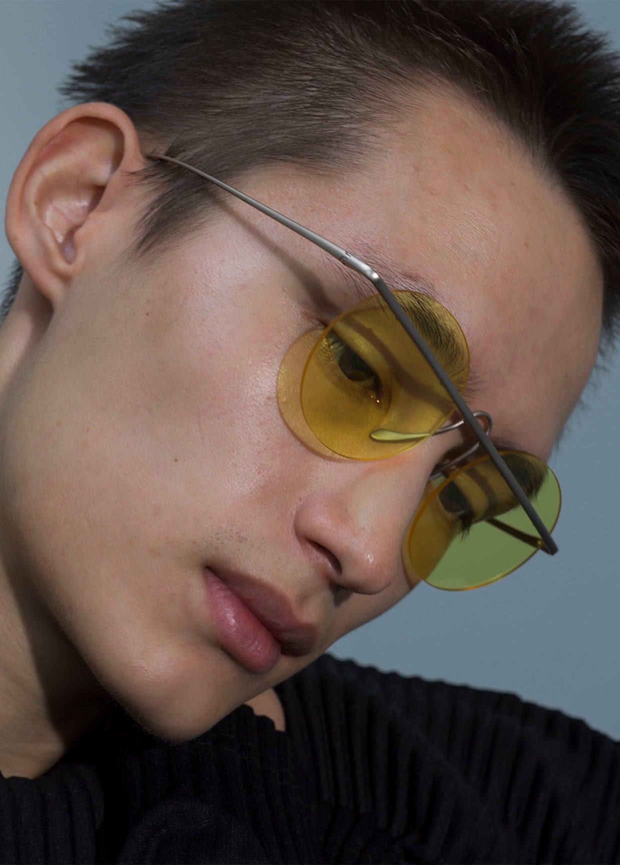 ISSEY MIYAKE キラキラ銀粉つけ モデル撮影用 ISSEY MIYAKE キラキラ銀粉つけ モデル撮影用
