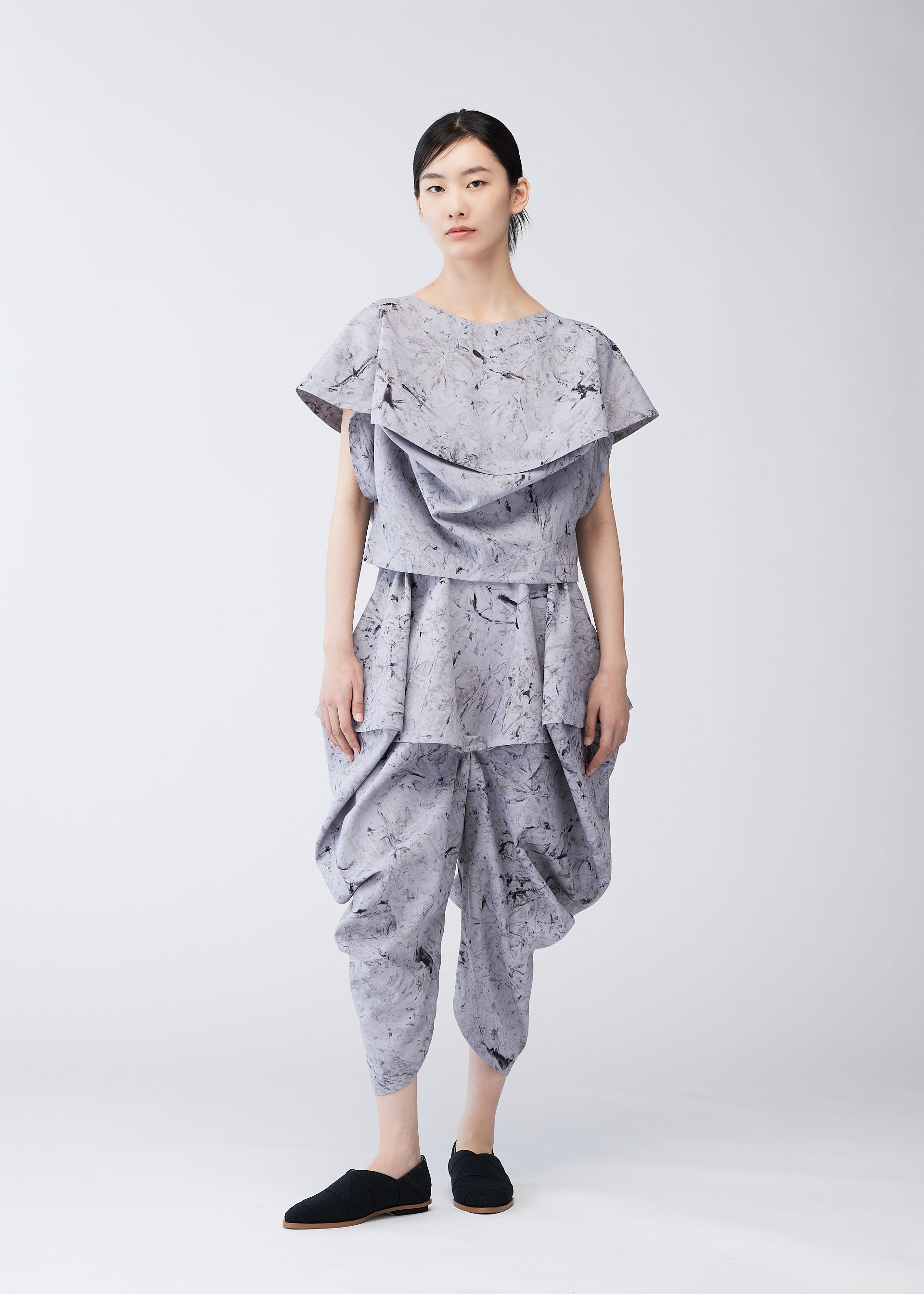 132 5. ISSEY MIYAKE Origami Foil Stamping Short sleeve shirt tops IL71FD522 Black Silver 3