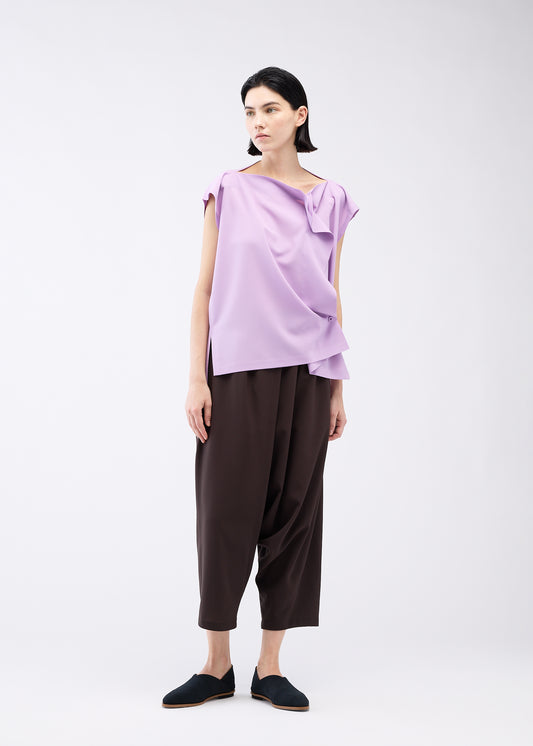 FLAT ONE TUCK T, WOMEN 's Tops, Wearing Image 1