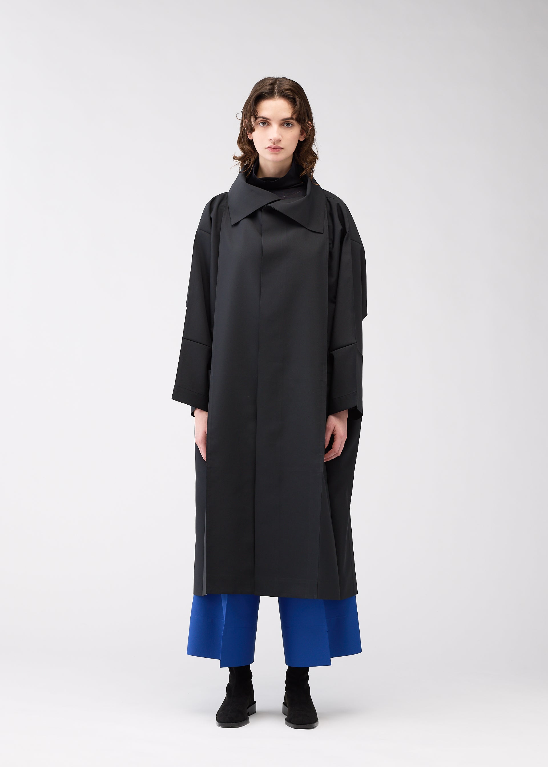 132 5. ISSEY MIYAKE コート　ブラック 132 5. FLAT 2 – isseymiyake.com