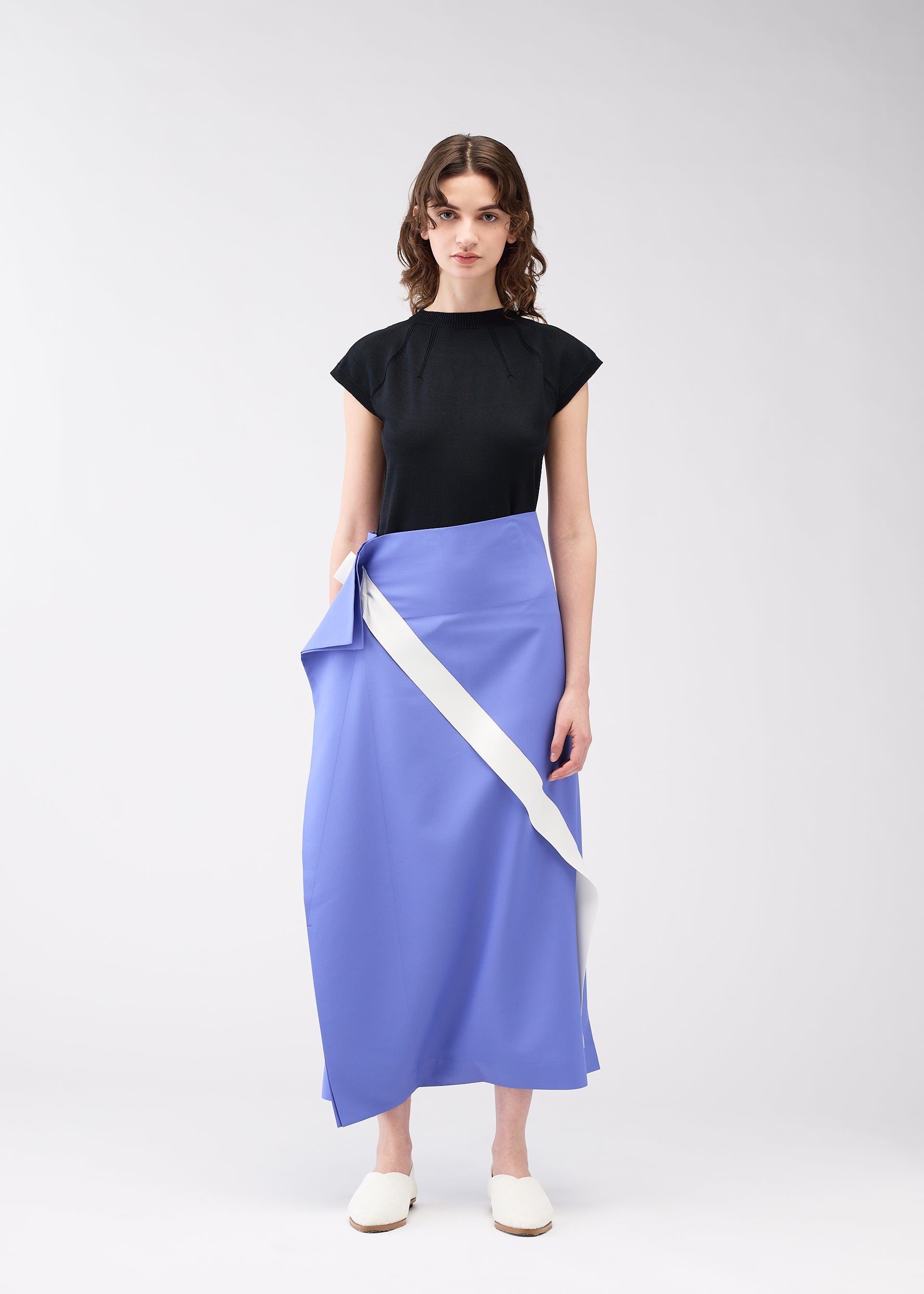 美品【ISSEY MIYAKE 】スカート❗️ カッコイイ　イジー　綺麗　紫 美品【ISSEY MIYAKE 】スカート❗️ カッコイイ イジー 綺麗 紫