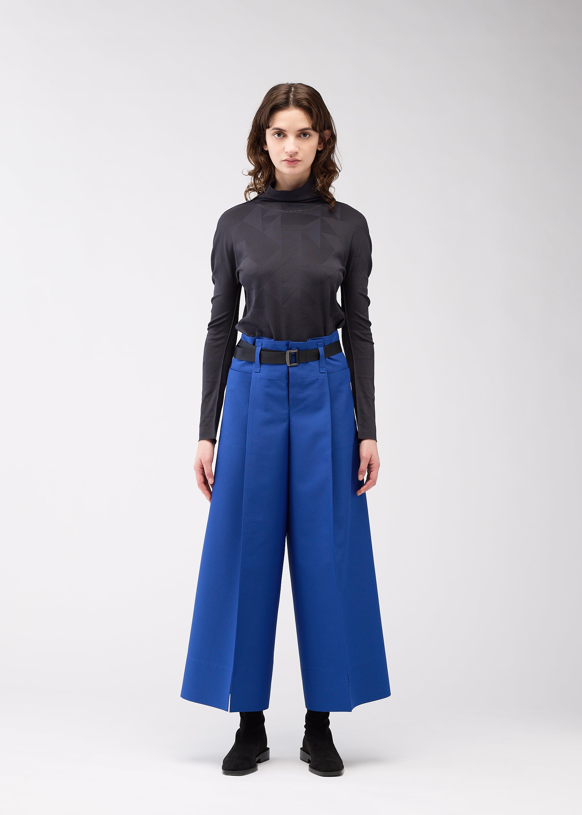 ウィメンズ／パンツ – isseymiyake.com