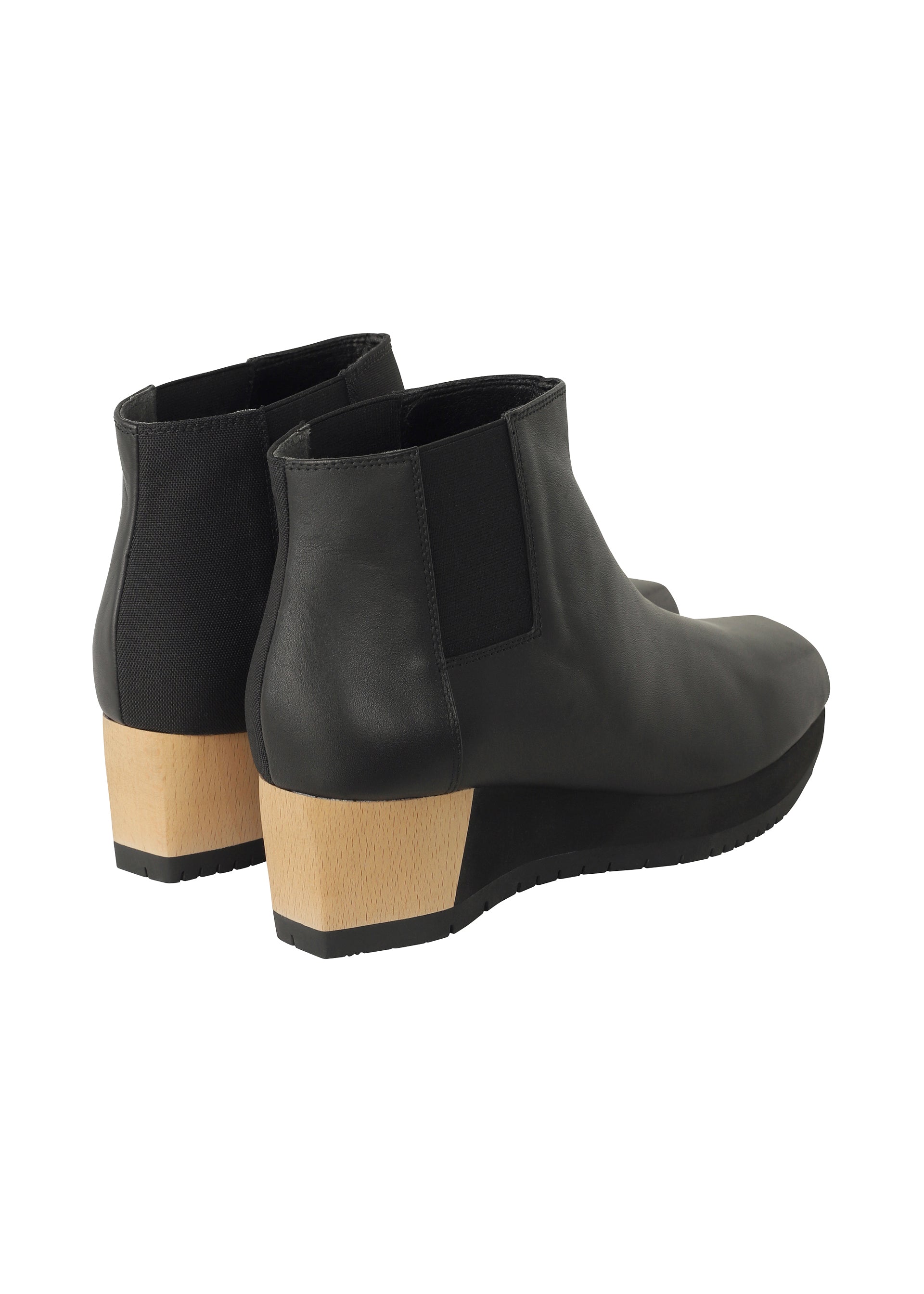 132 5. SHOES 2 – isseymiyake.com