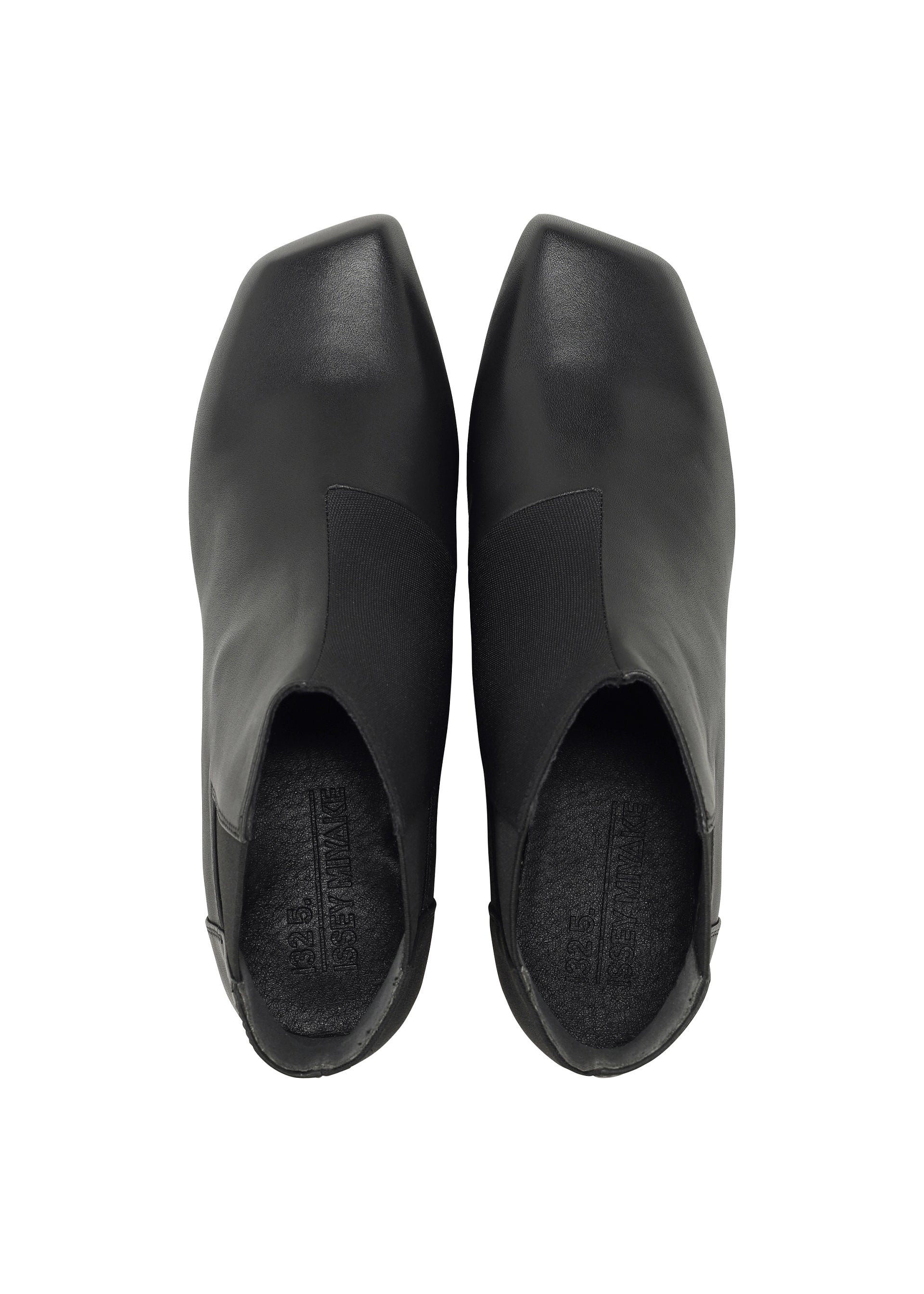 132 5. SHOES 2 – isseymiyake.com