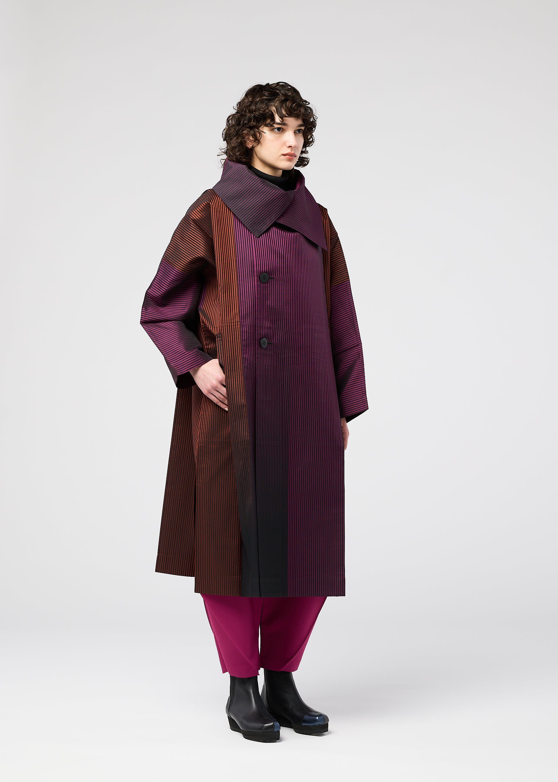GRADATION COAT – isseymiyake.com