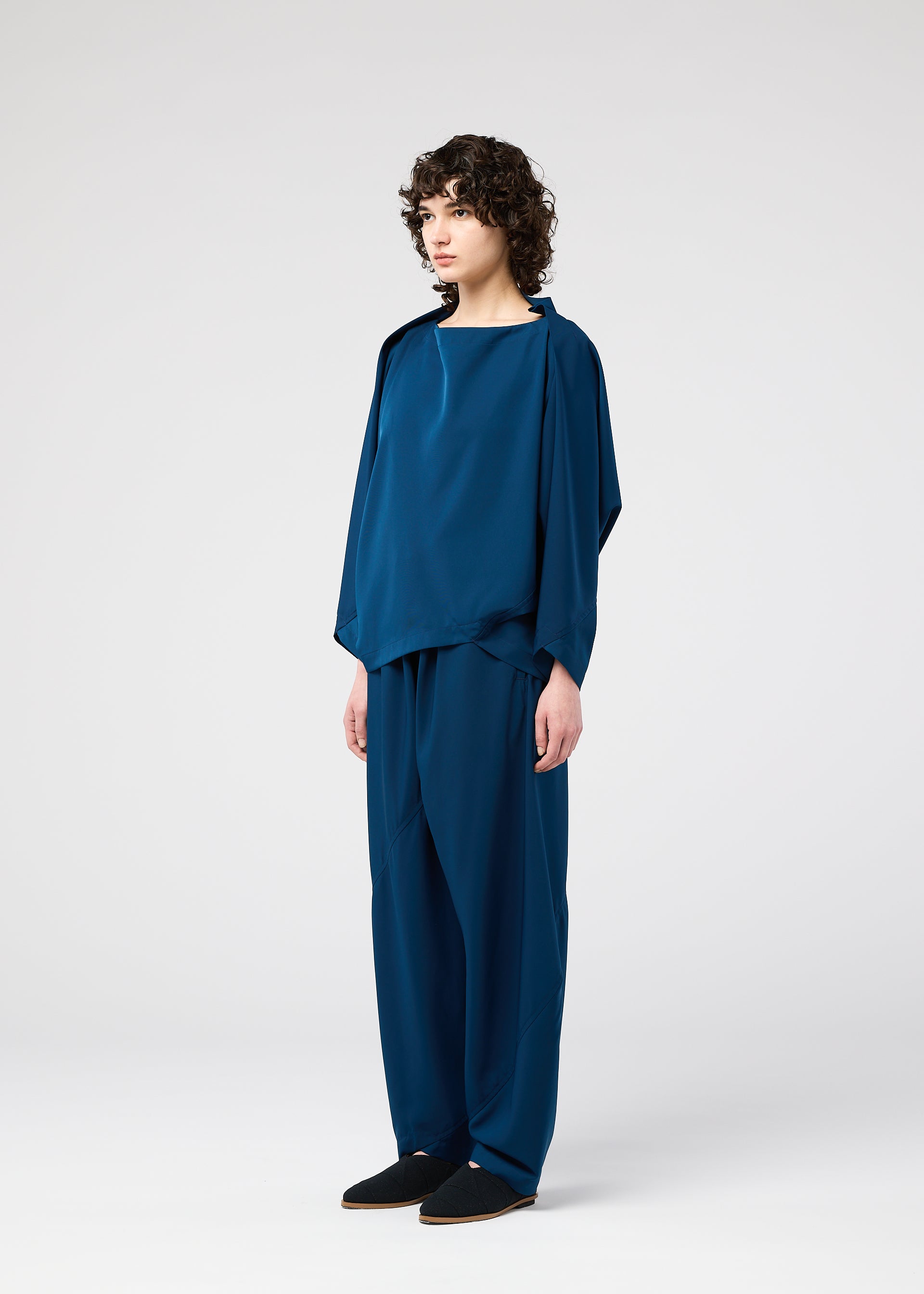 PARALLEL WRAP – isseymiyake.com