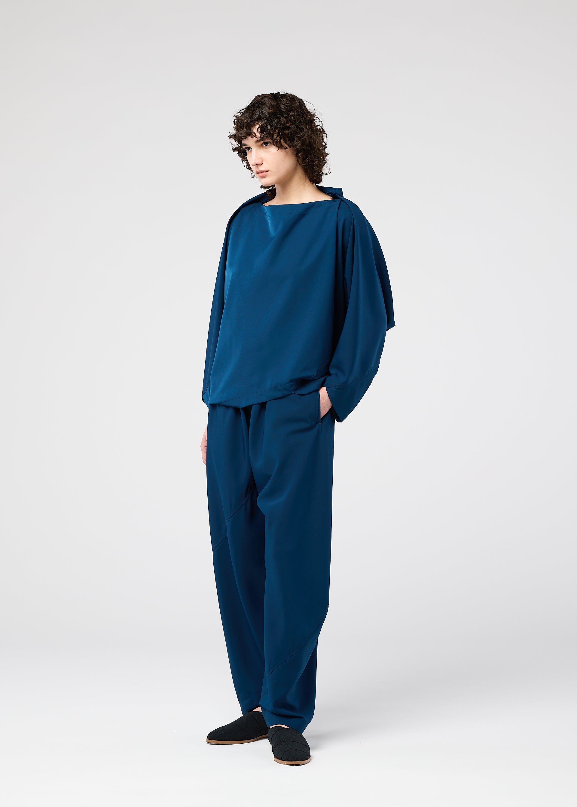 PARALLEL WRAP – isseymiyake.com