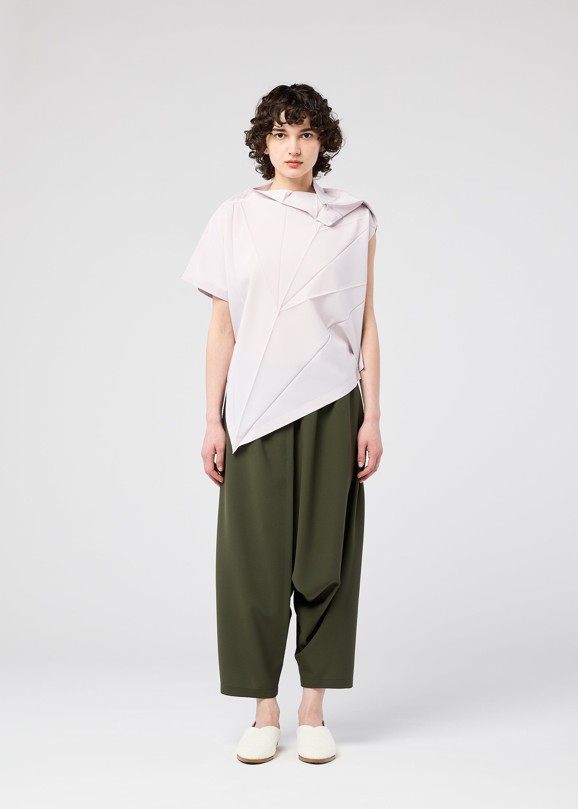 132 5. ISSEY MIYAKE LOOK 26 – isseymiyake.com
