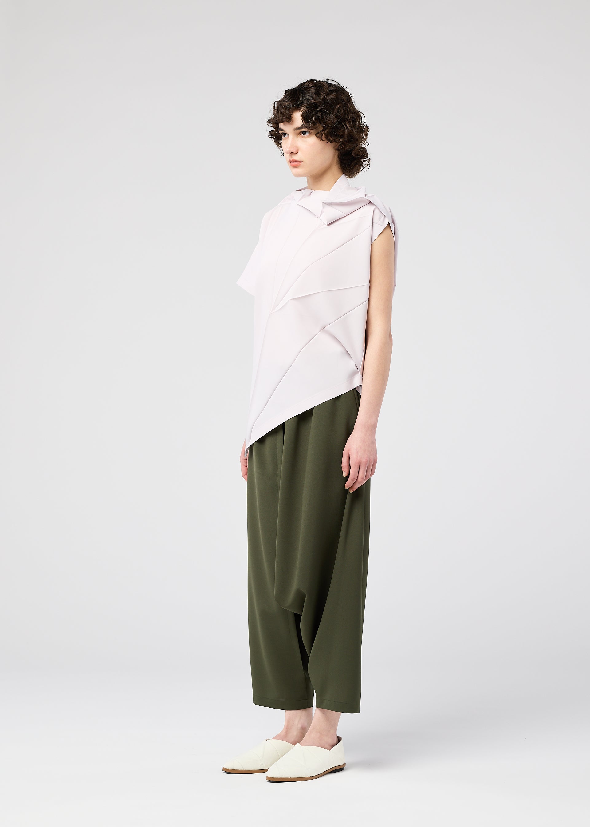 RADIAL FOLD SHIRT – isseymiyake.com