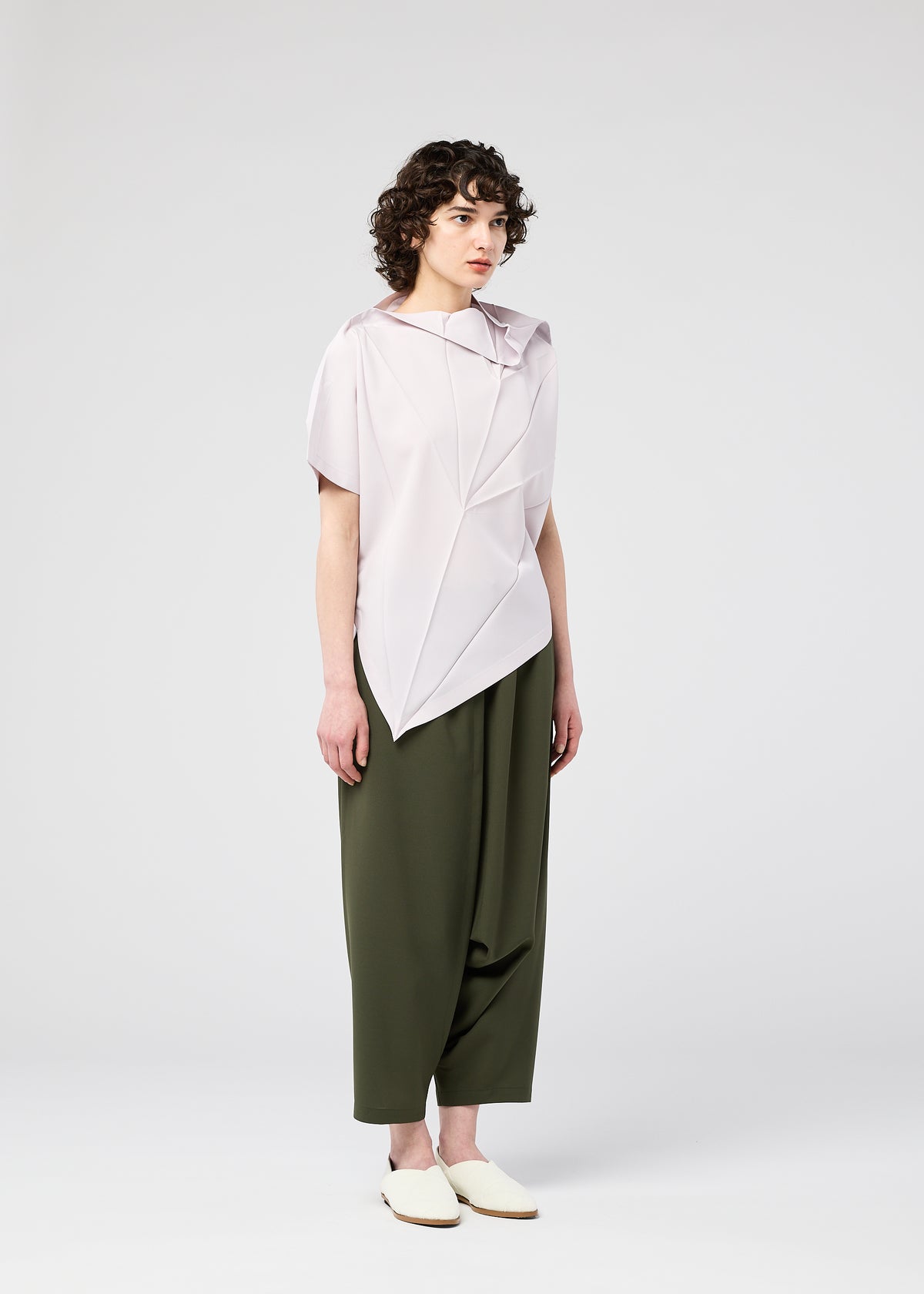 RADIAL FOLD SHIRT、ウィメンズ_トップス_トップ、着用画像4