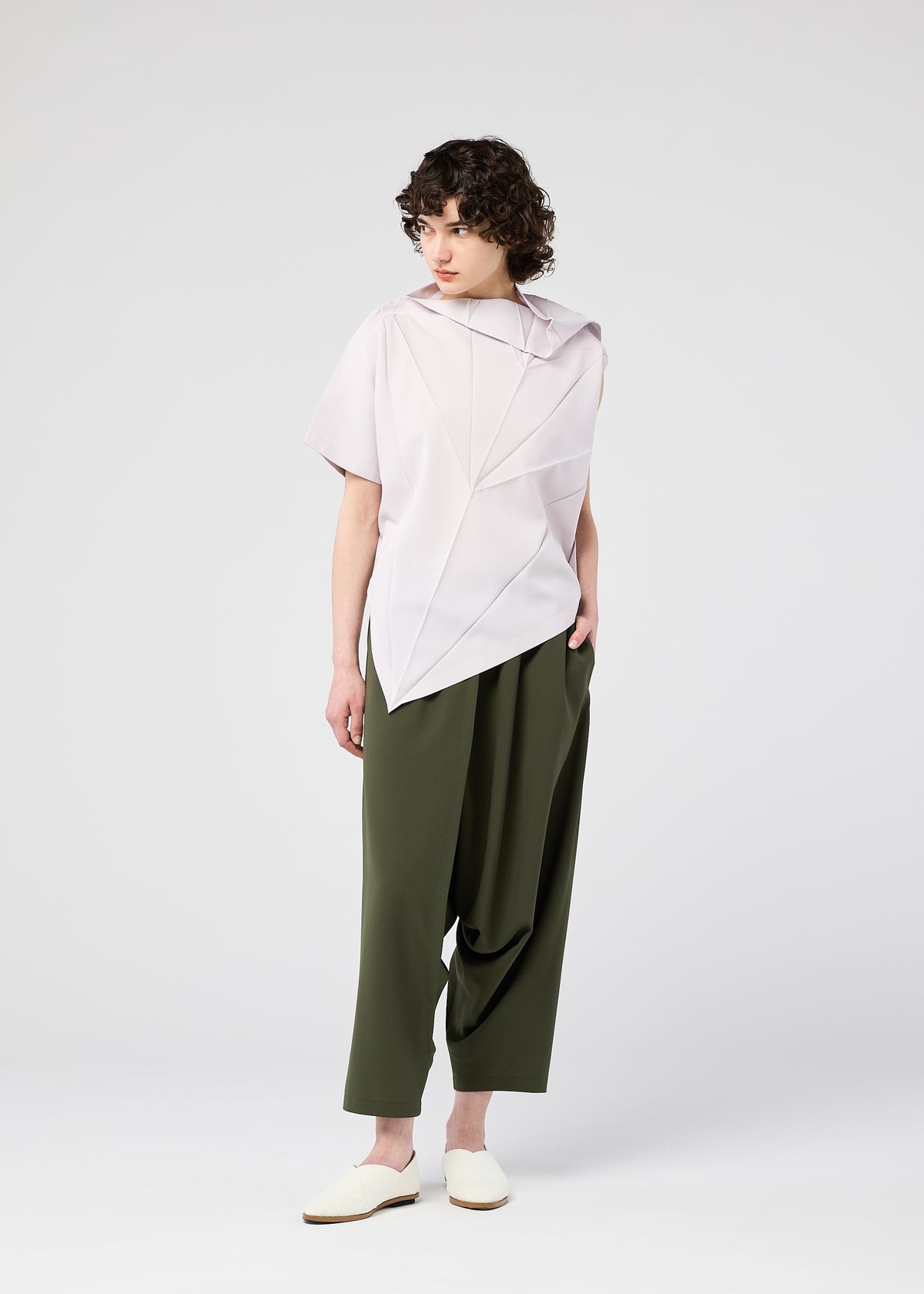 RADIAL FOLD SHIRT、ウィメンズ_トップス_トップ、着用画像5