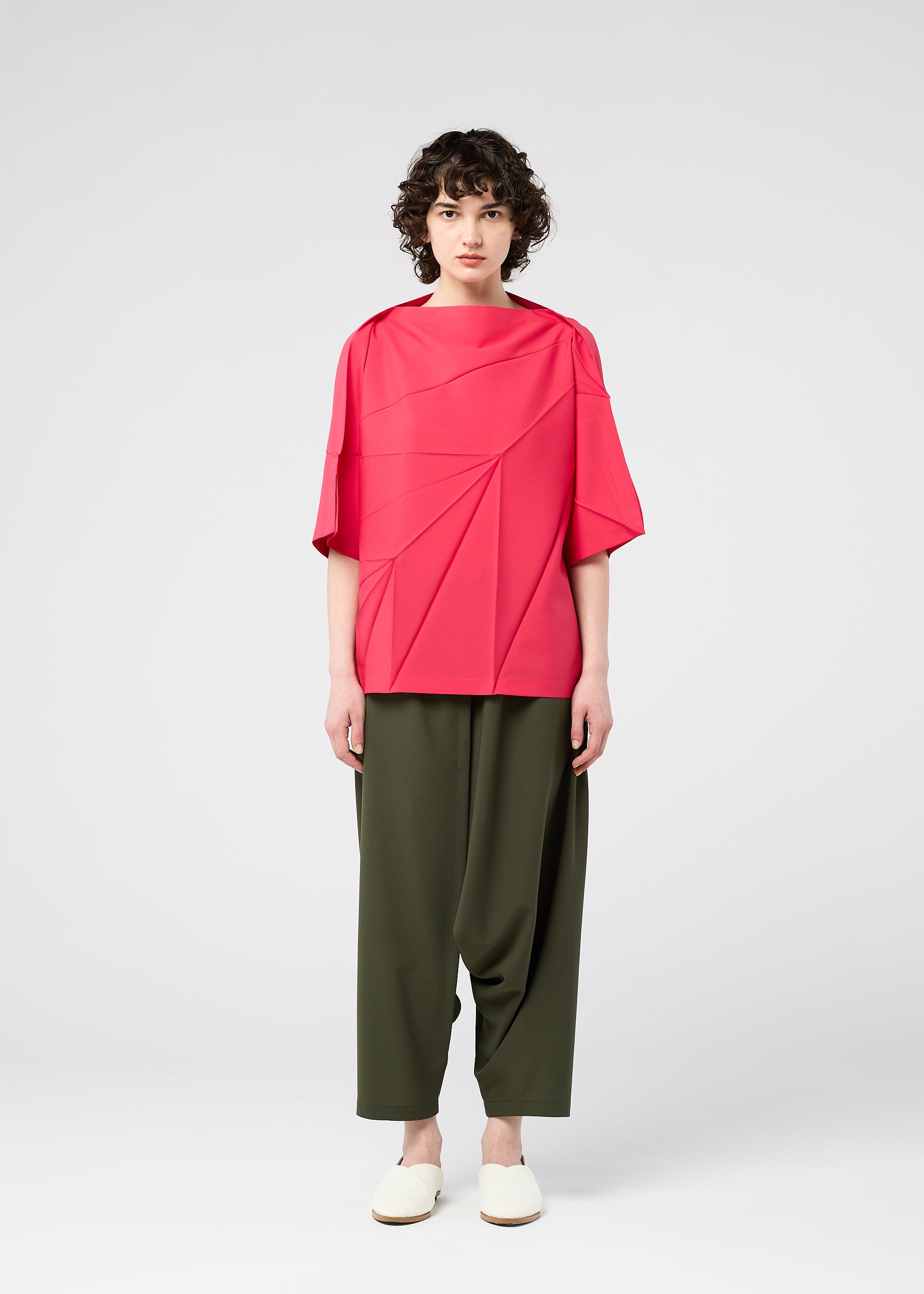 132.5トップス 132 5. ISSEY MIYAKE – isseymiyake.com