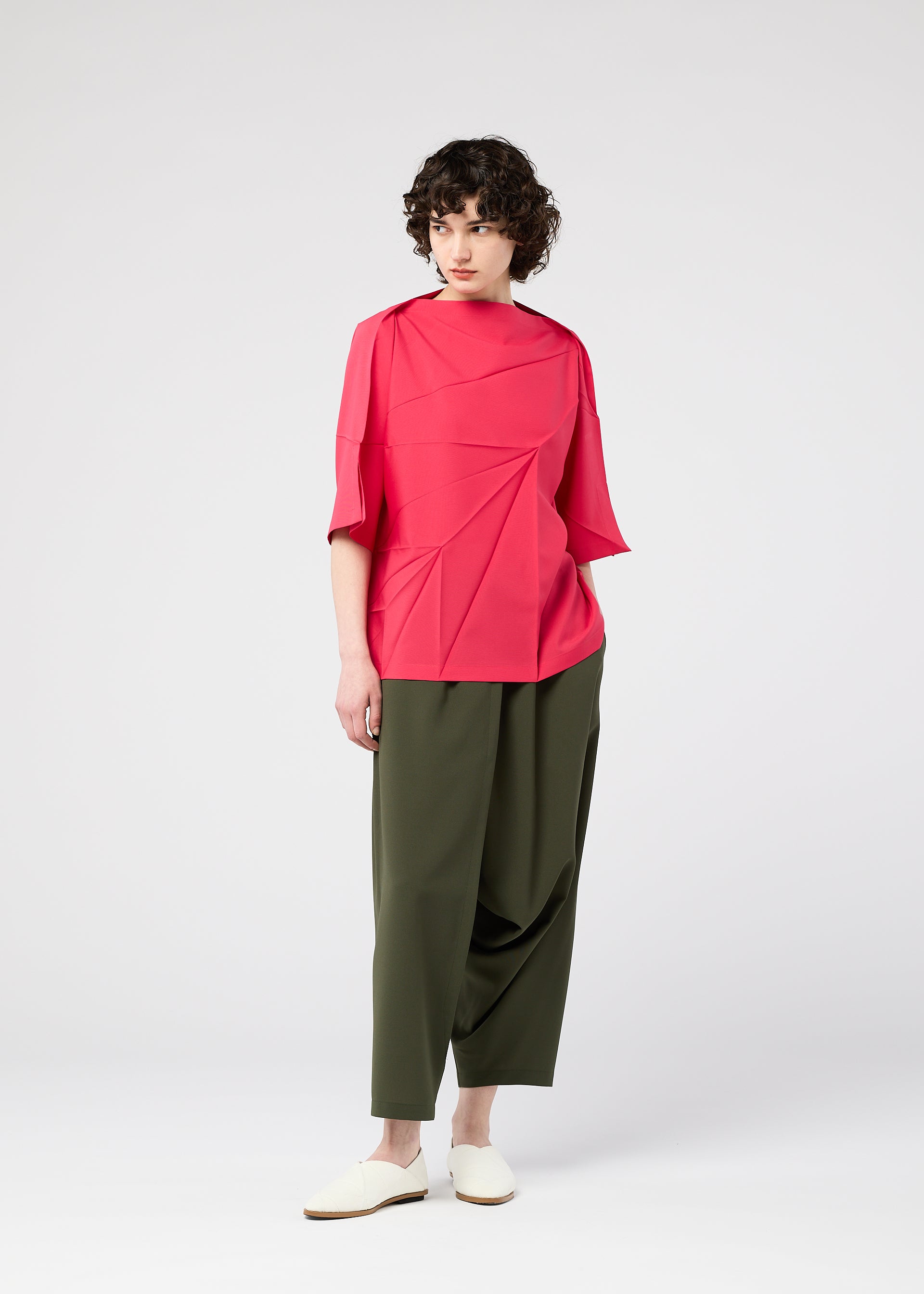RADIAL FOLD SHIRT – isseymiyake.com