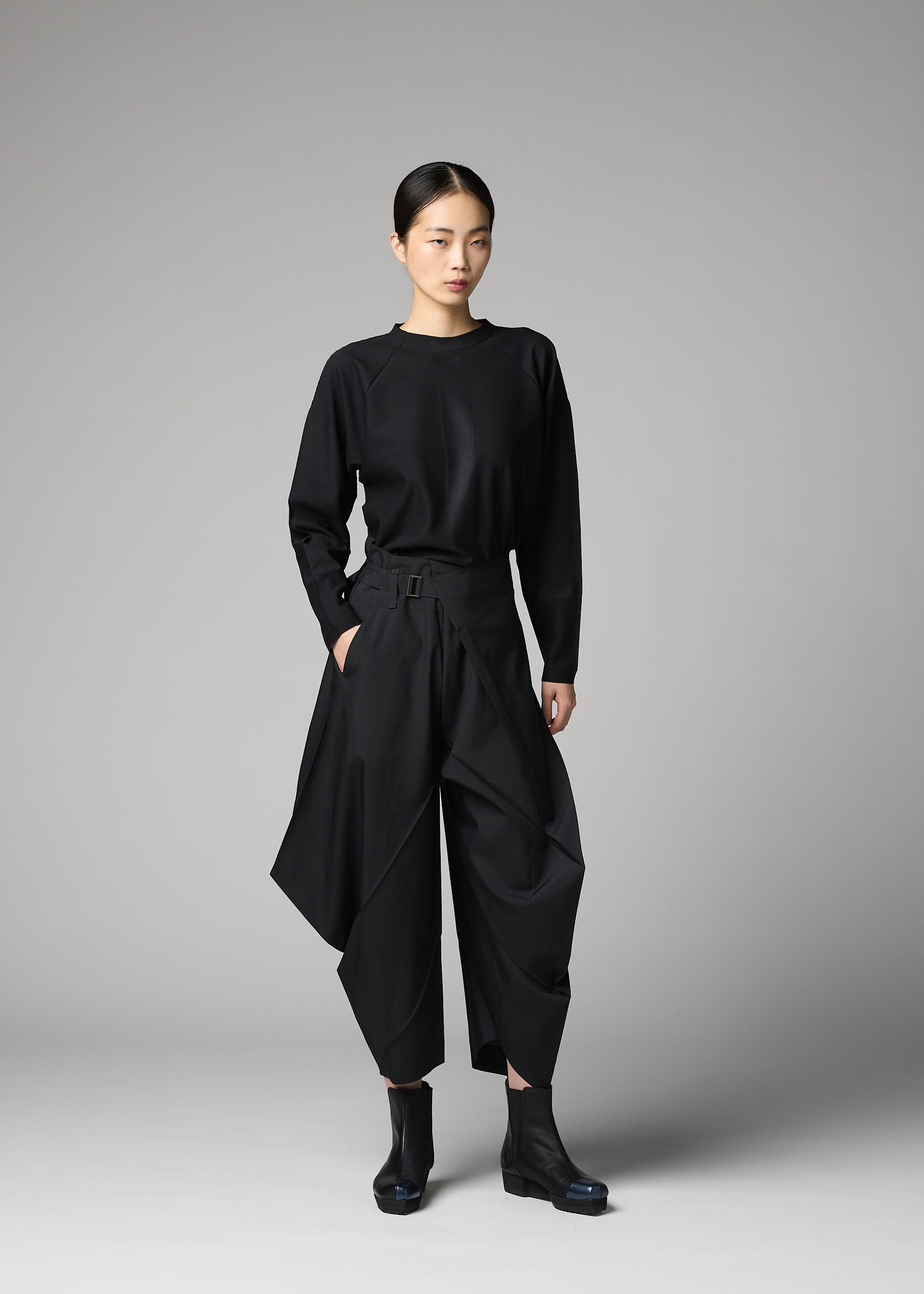 ウィメンズ／パンツ – isseymiyake.com