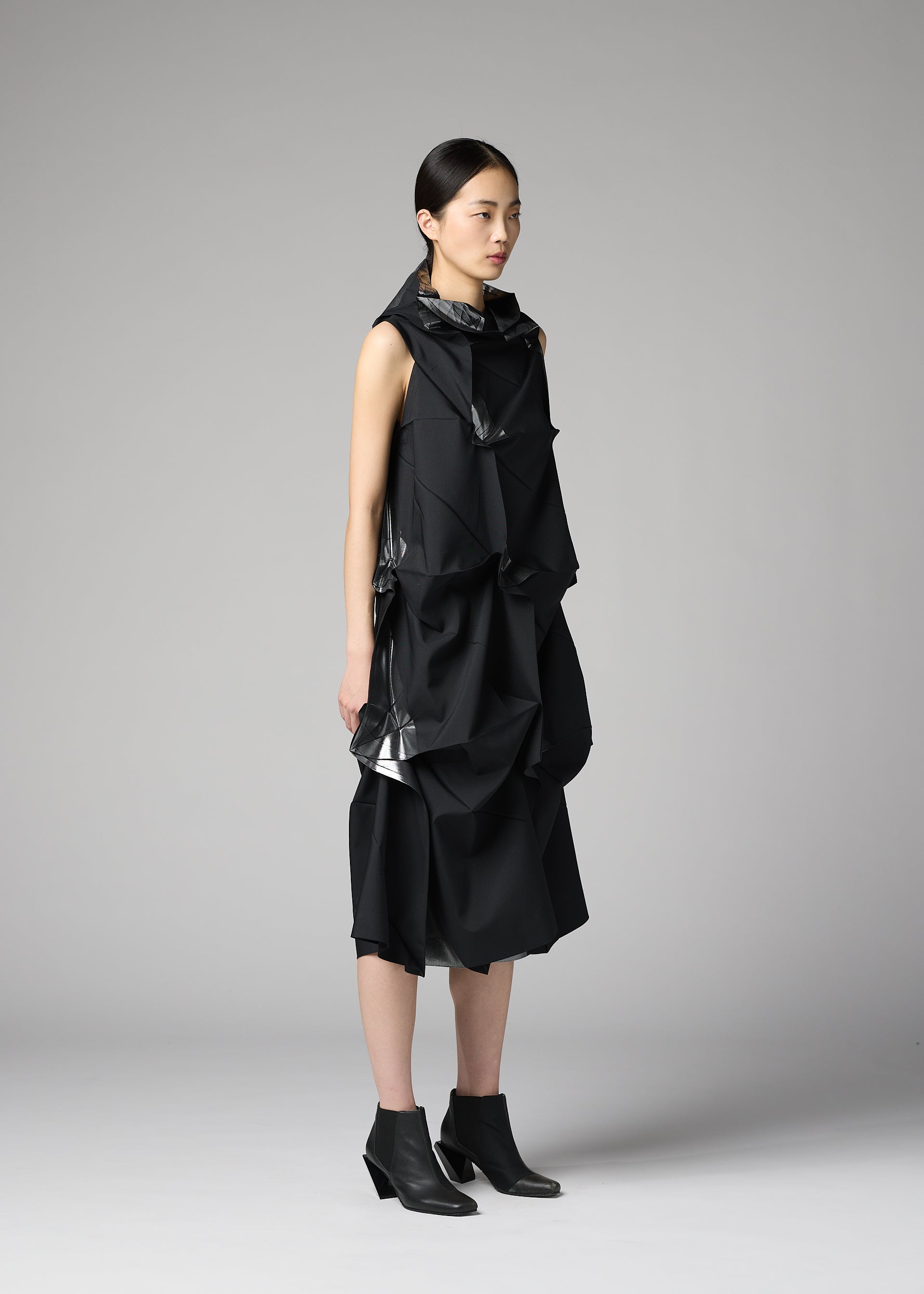 ISSEY MIYAKE イッセイミヤケ ロングジレ／ワンピース　ブラック No.1-1 – isseymiyake.com