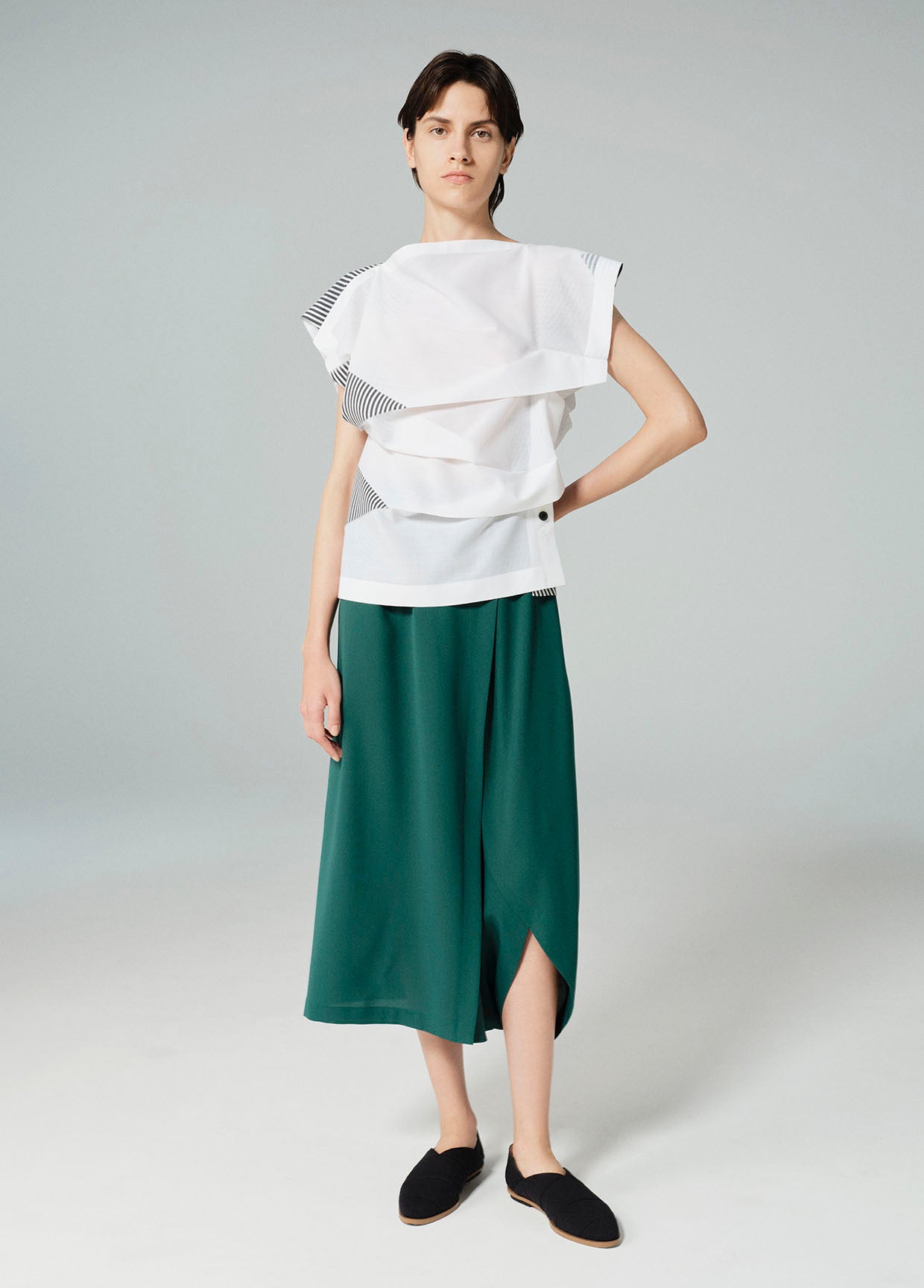 132 5. ISSEY MIYAKE ルック – isseymiyake.com 132 5. ISSEY MIYAKE ルック – isseymiyake.com