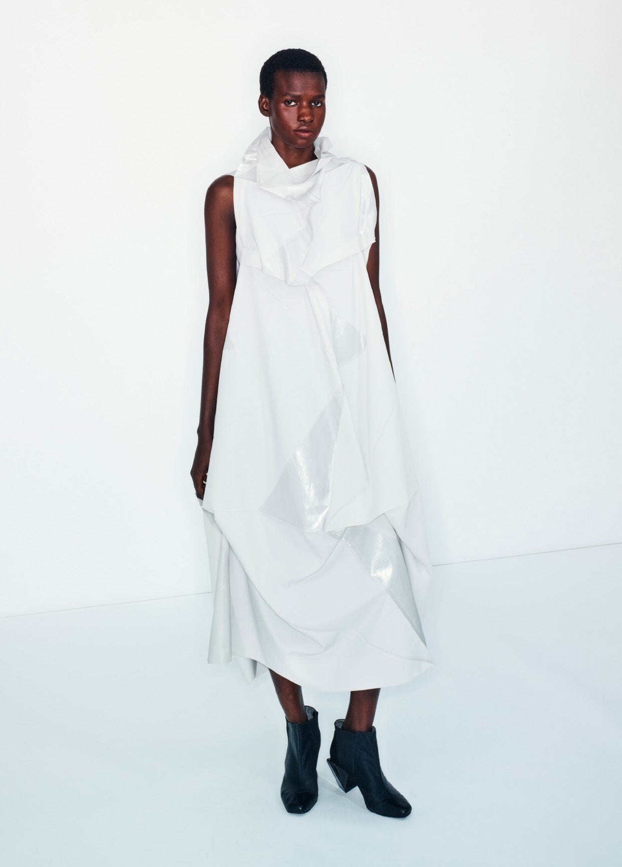 132 5. ISSEY MIYAKE LOOK 32