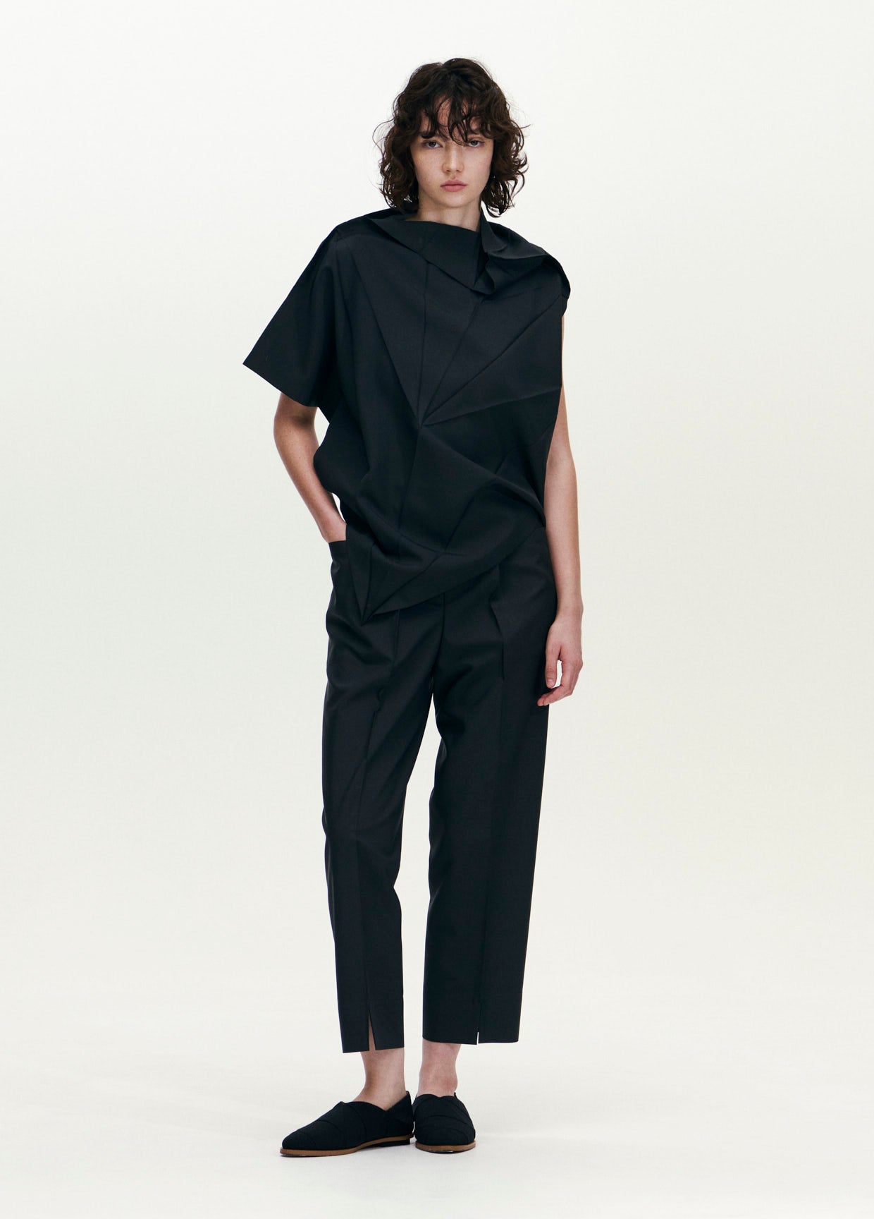 イッセイミヤケ　1325.ISSEY MIYAKE定番黒 ISSEY MIYAKE 132 5.（イッセイミヤケ 132 5.） 古着通販