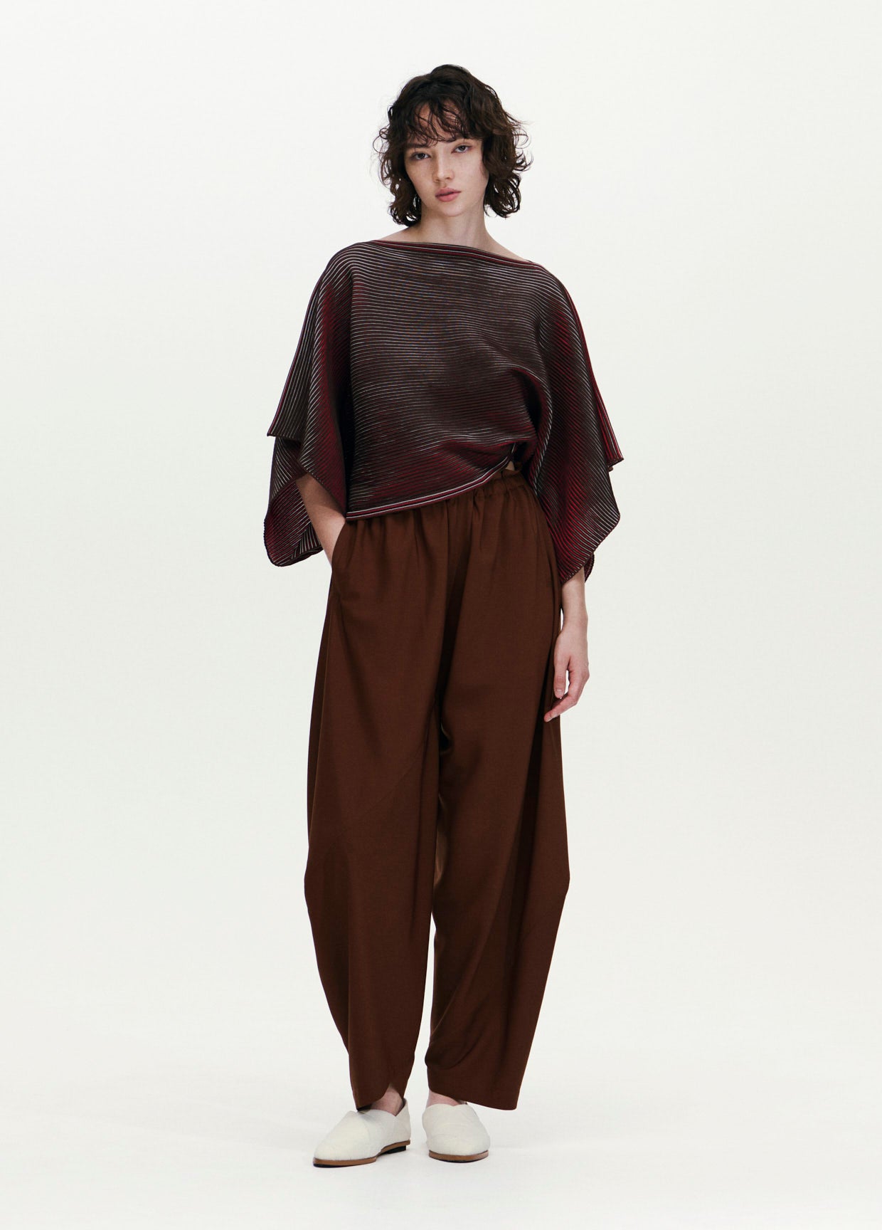 132 5. ISSEY MIYAKE LOOK 16