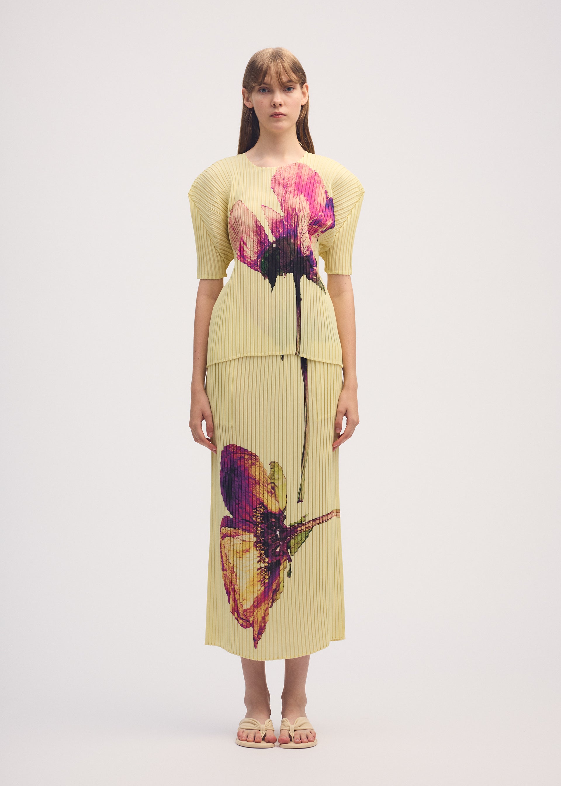 PRESSED FLORA PLEATS、ウィメンズ_トップス_トップ、着用画像1