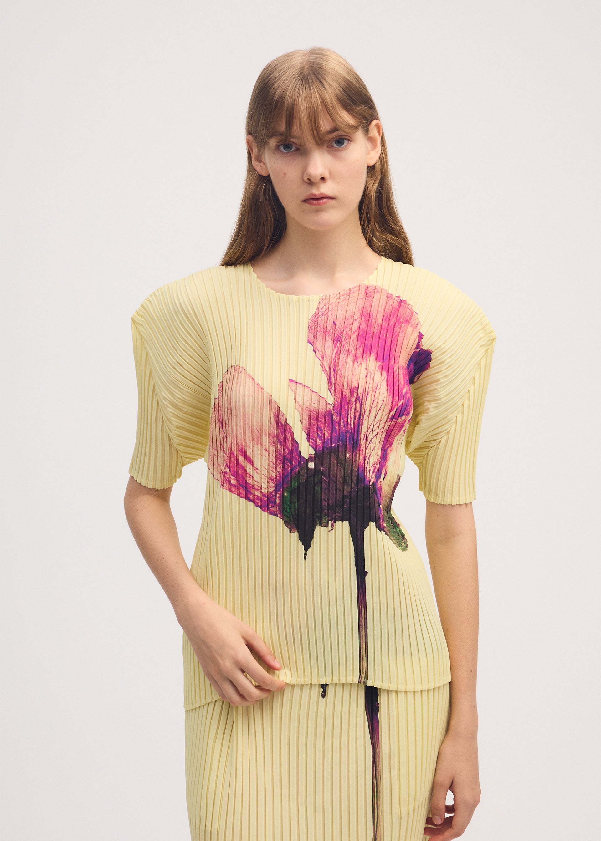 PRESSED FLORA PLEATS、ウィメンズ_トップス_トップ、着用画像3