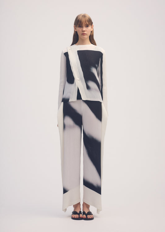 SHADOW STUDY PLEATS, WOMEN 's Tops Cardigans, Wearing Image 1